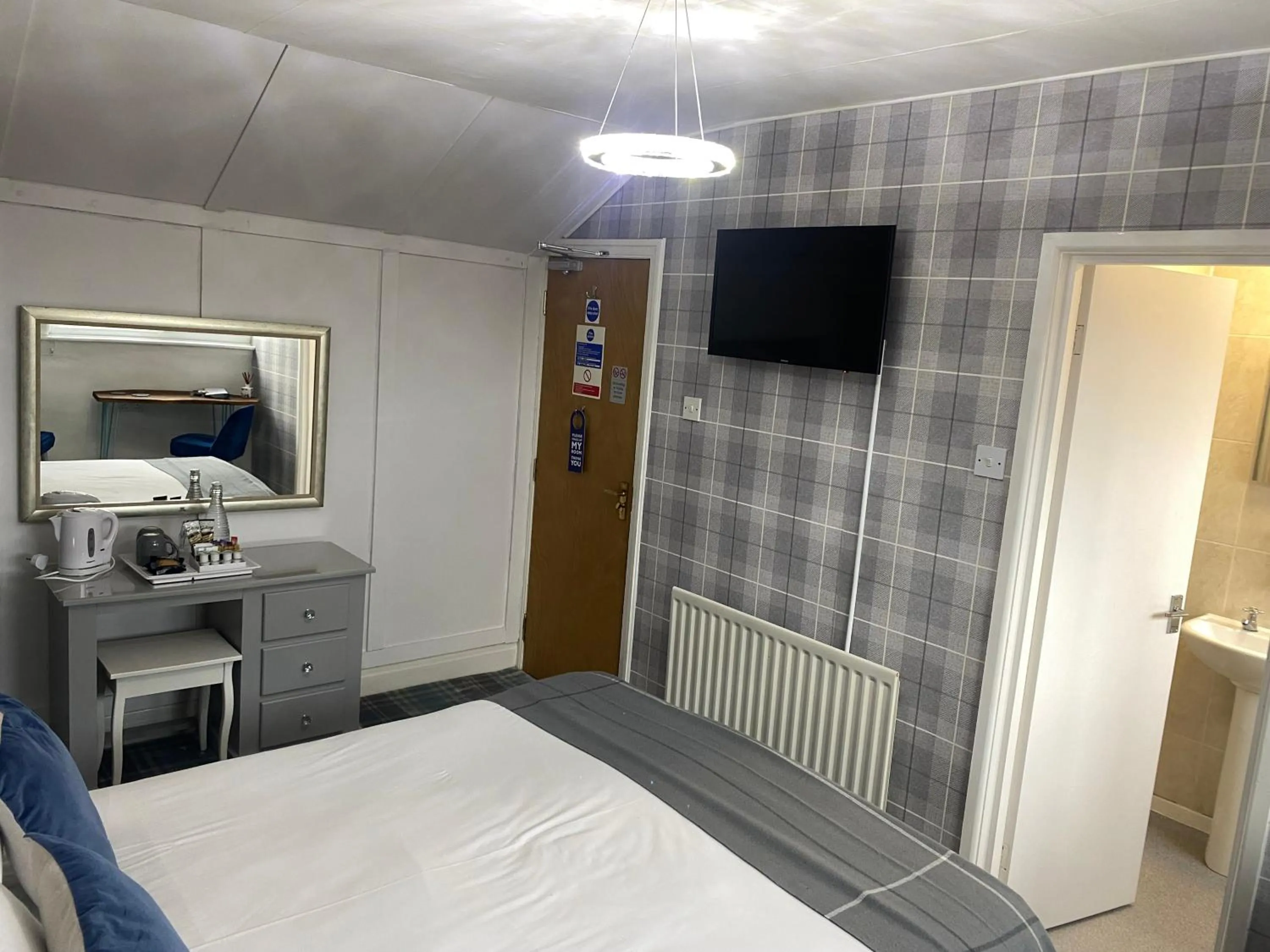 TV and multimedia, Bed in The Fossil Tree Hotel