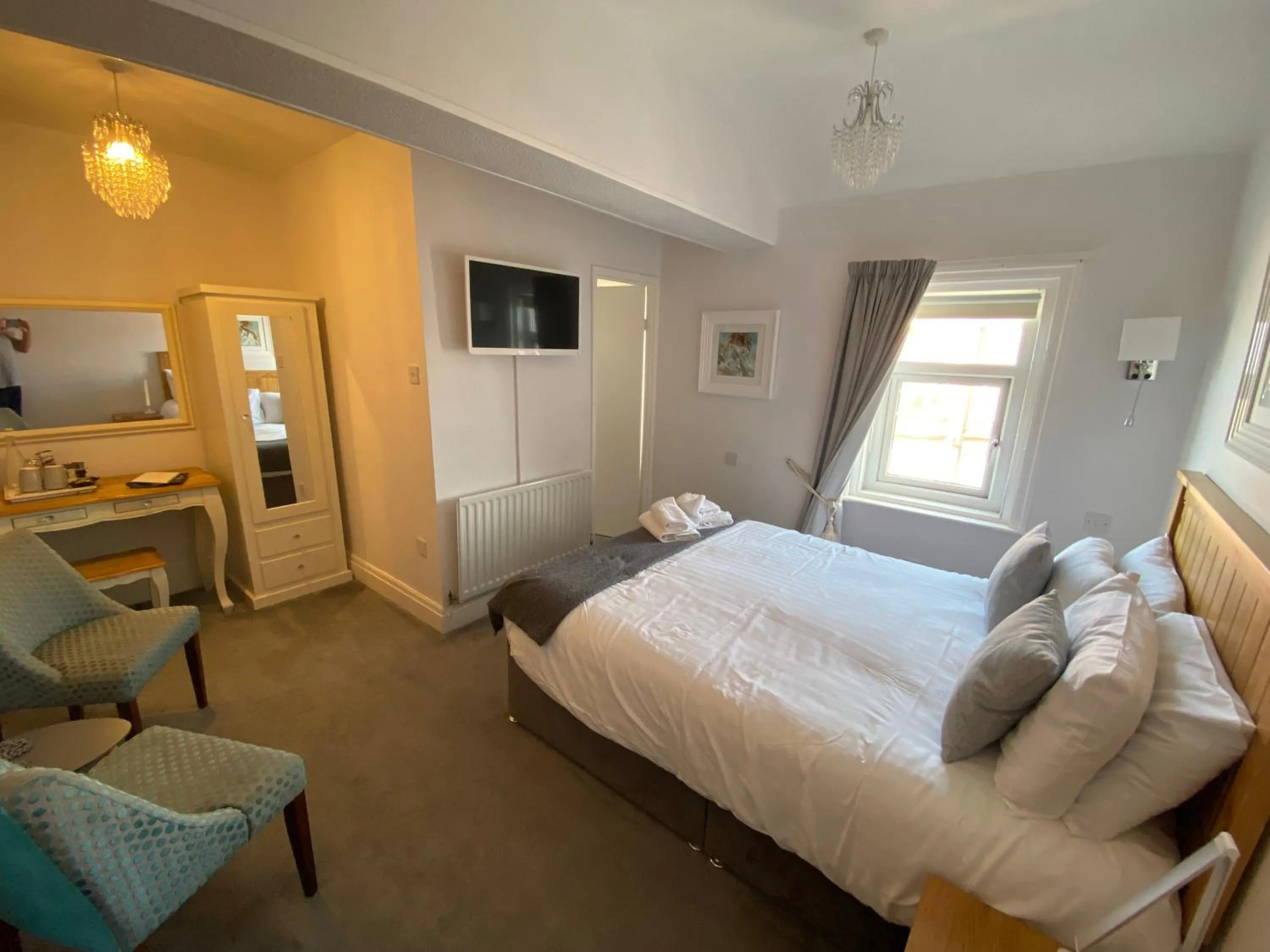 Bedroom, Bed in The Fossil Tree Hotel