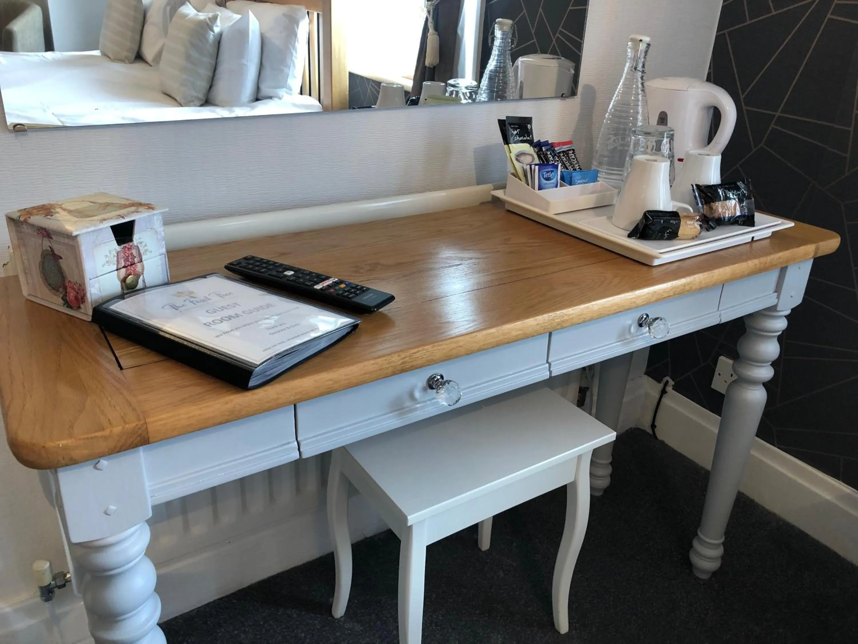 Coffee/tea facilities in The Fossil Tree Hotel