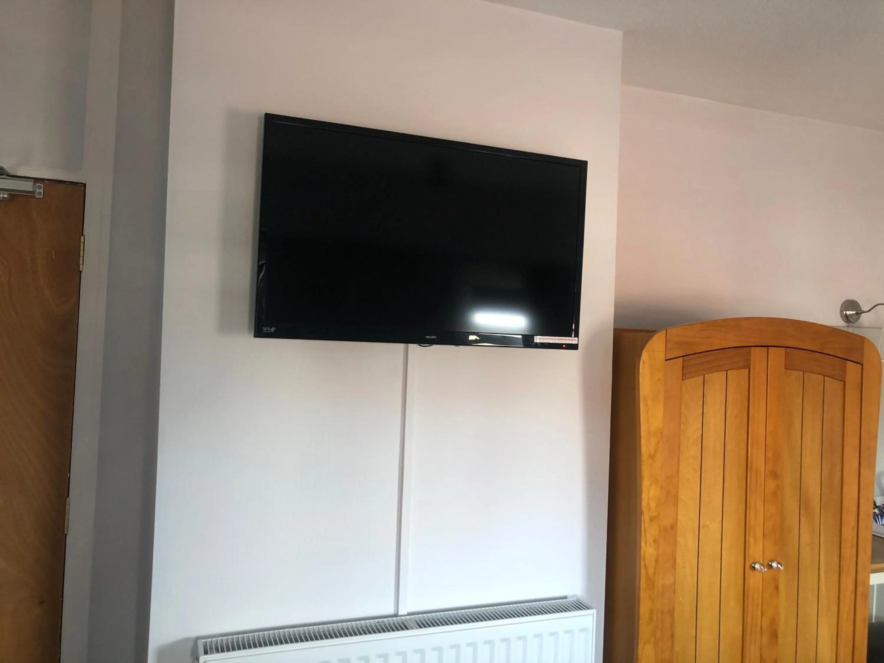 TV and multimedia in The Fossil Tree Hotel