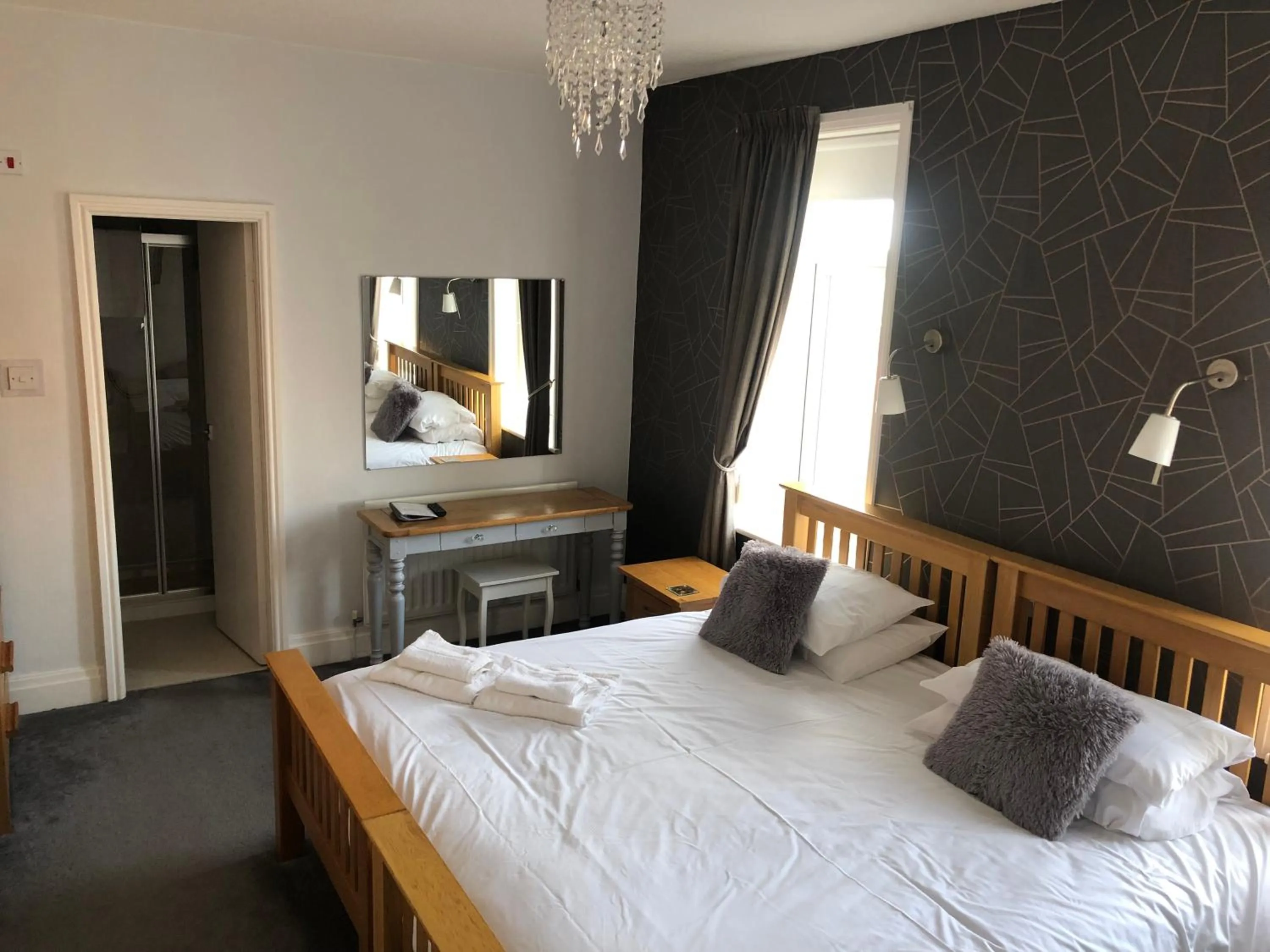 Photo of the whole room, Bed in The Fossil Tree Hotel