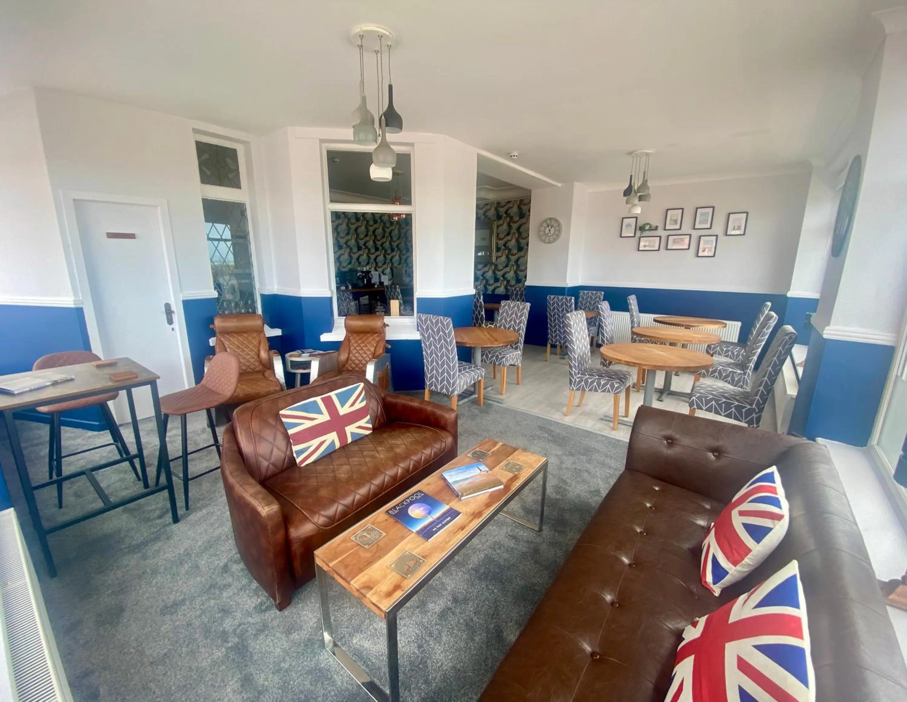 Lounge or bar in The Fossil Tree Hotel