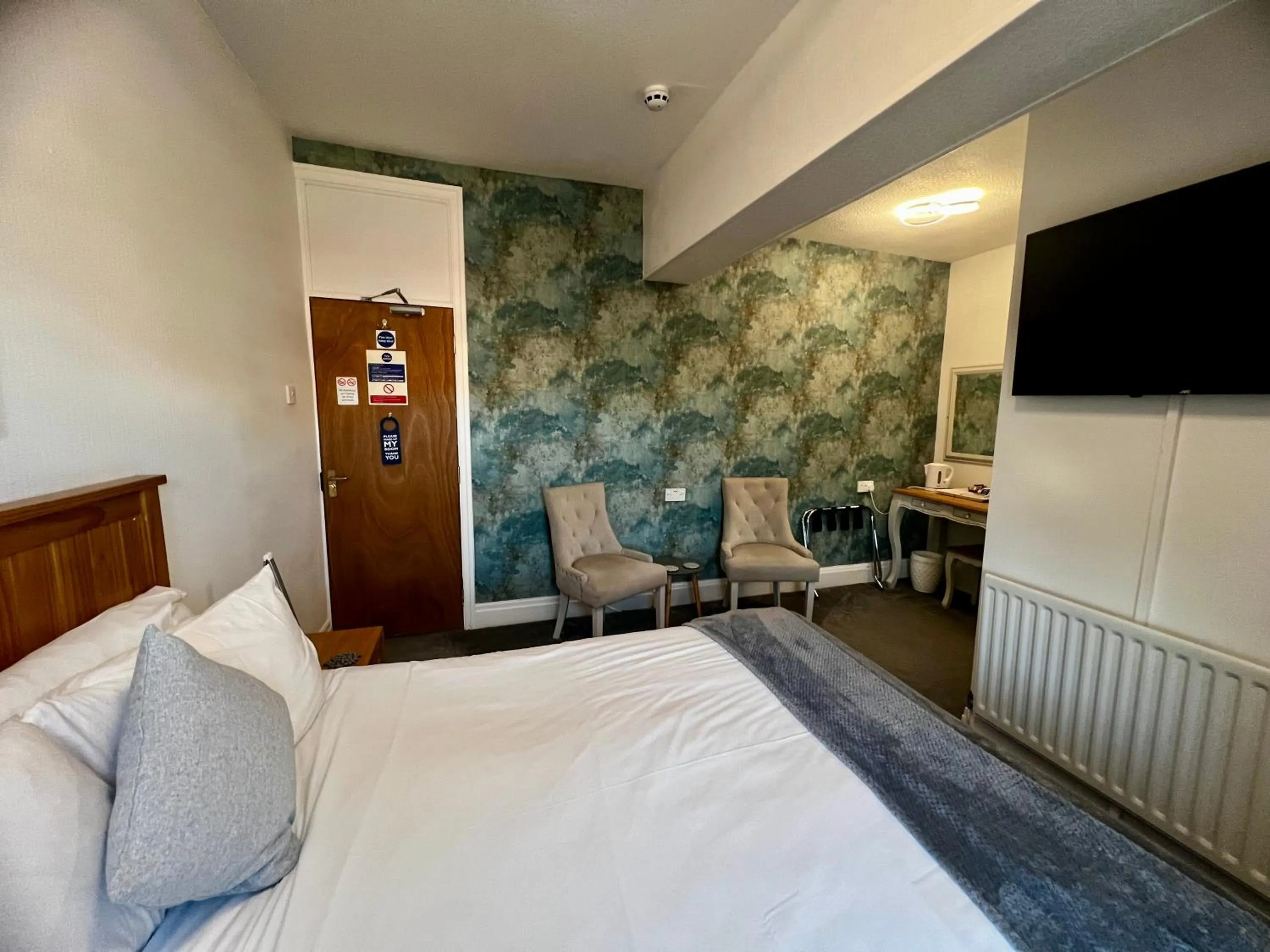 Bedroom, Bed in The Fossil Tree Hotel