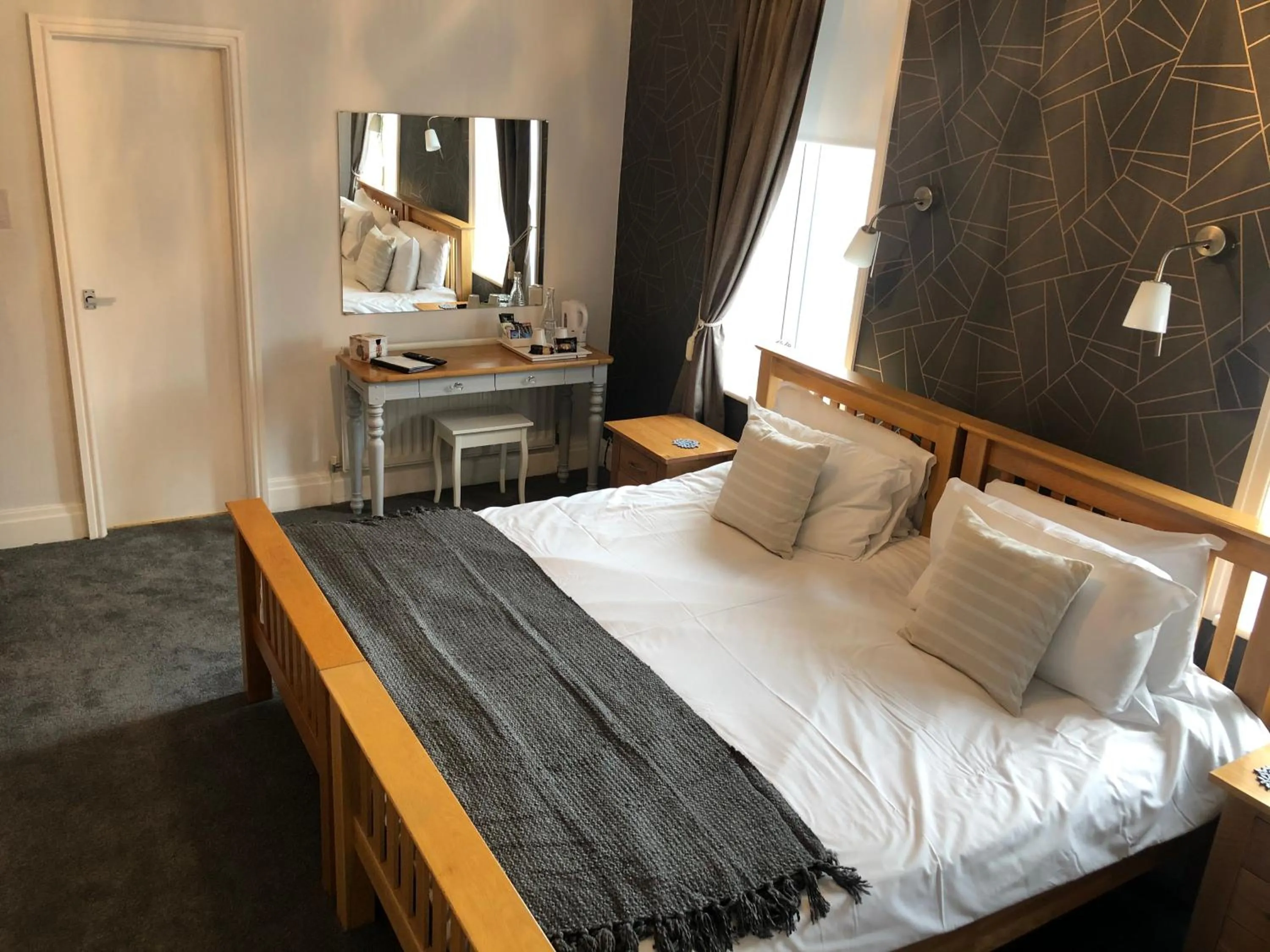 Bedroom, Bed in The Fossil Tree Hotel