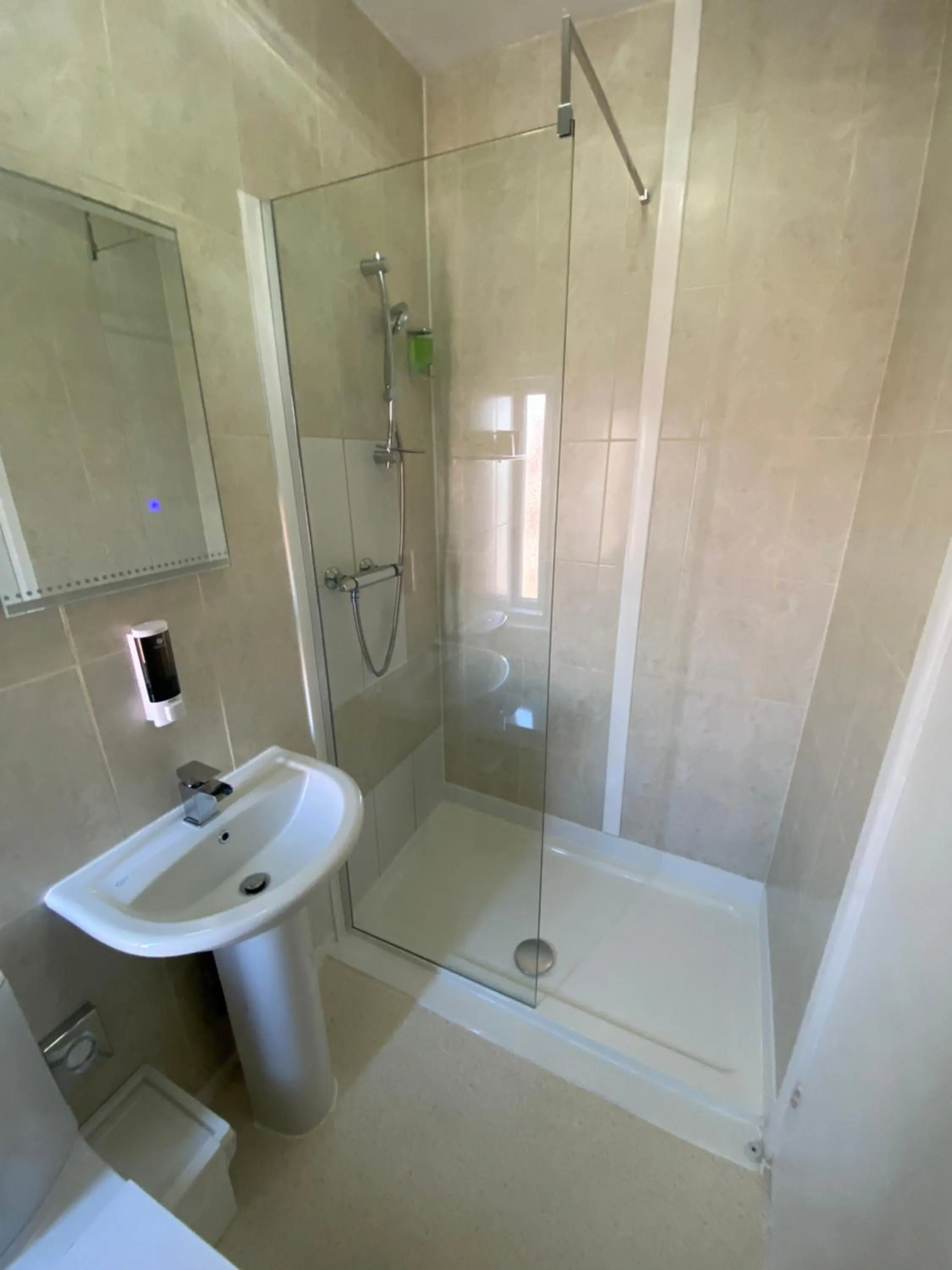 Bathroom in The Fossil Tree Hotel