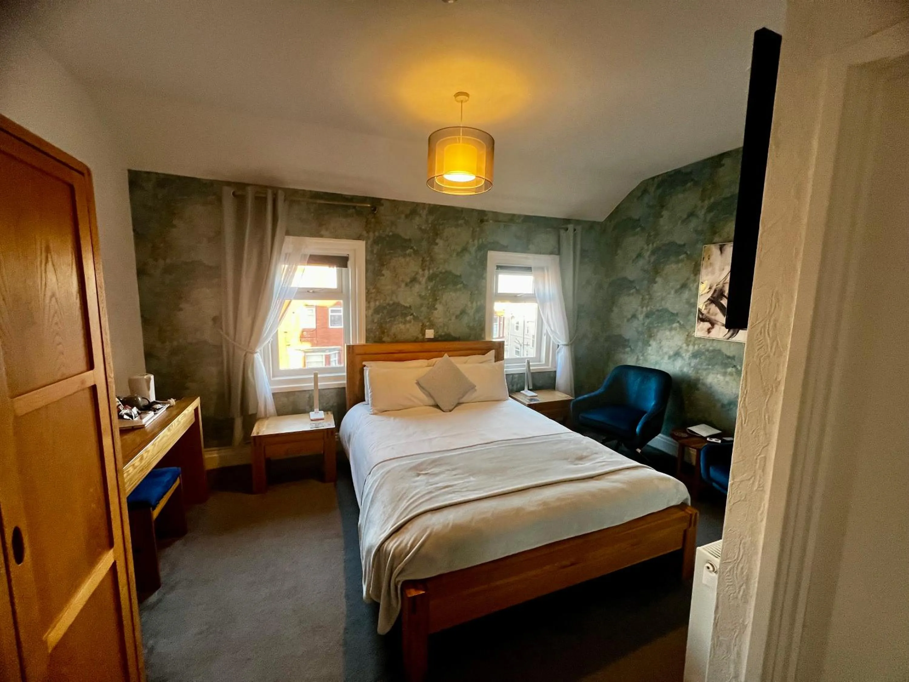 Bedroom, Bed in The Fossil Tree Hotel