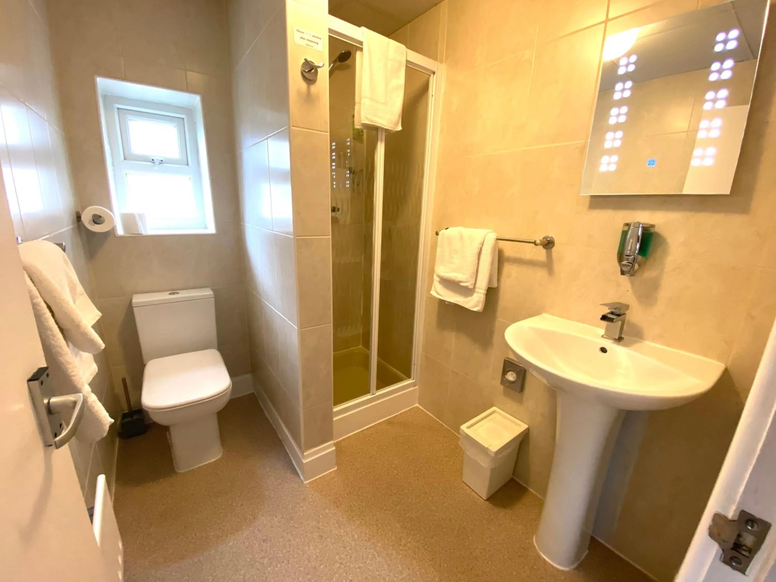 Bathroom in The Fossil Tree Hotel