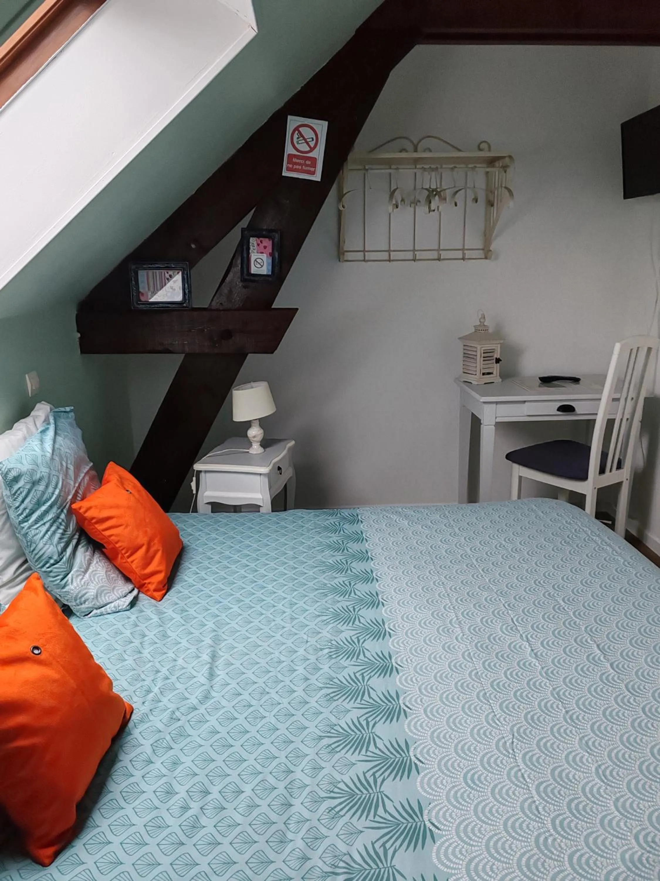 Photo of the whole room, Bed in Ma Gentilhommière