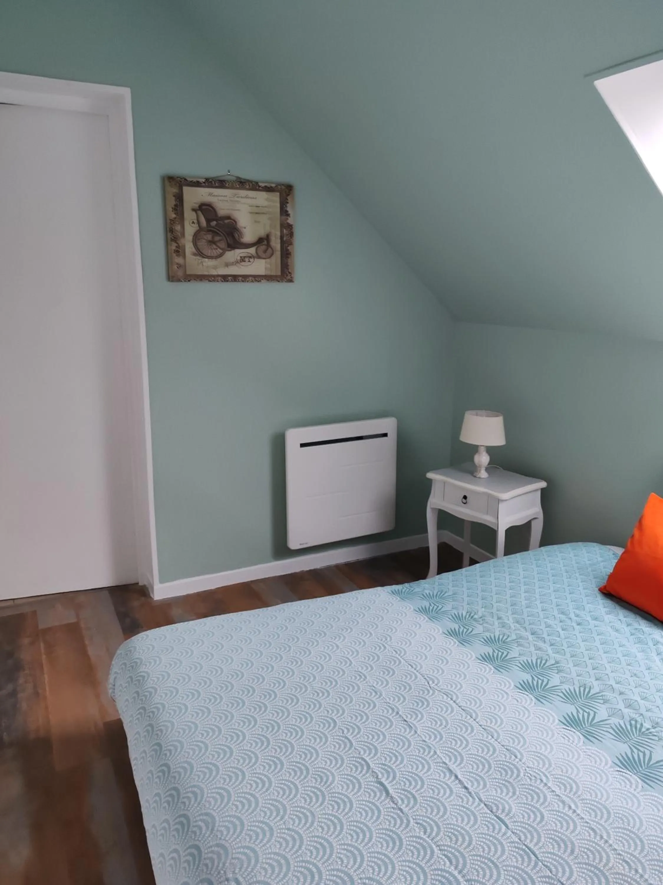 Photo of the whole room, Bed in Ma Gentilhommière