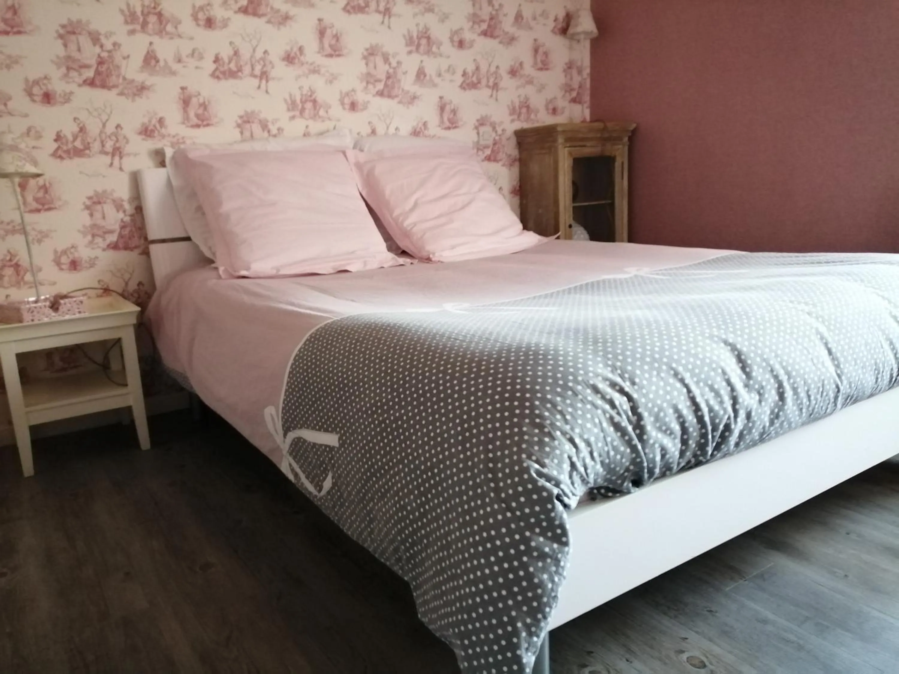 Photo of the whole room, Bed in Ma Gentilhommière