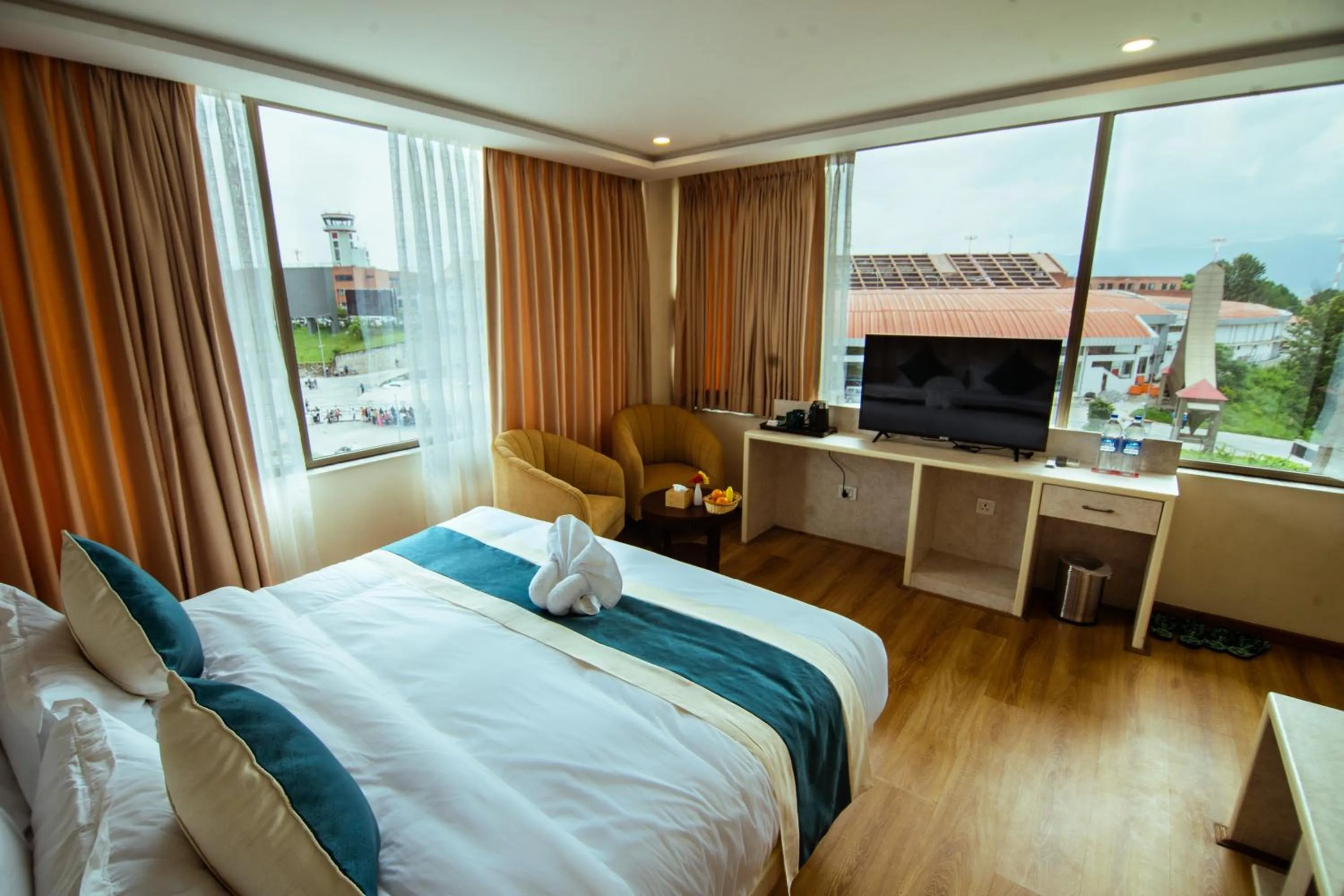 Bedroom, Bed in Hotel Black Diamond - Inside Airport