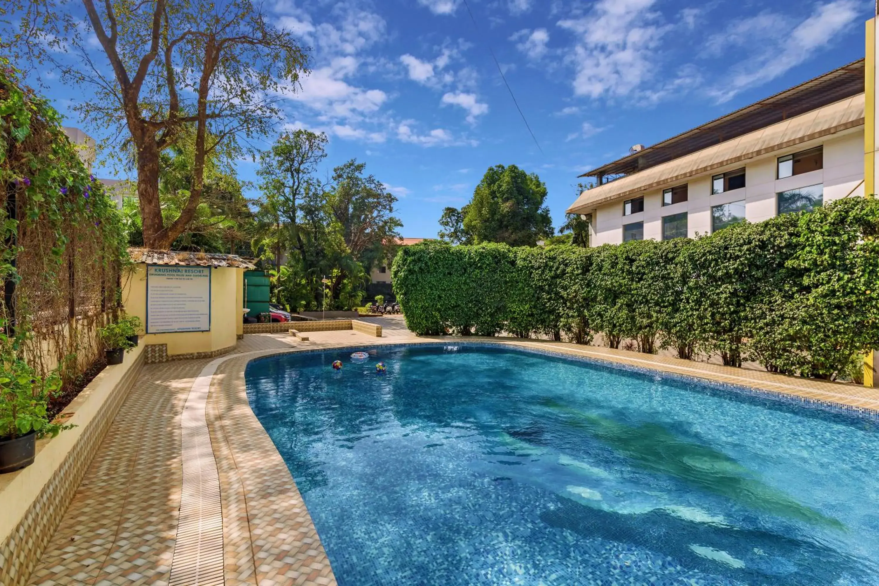 Swimming pool in Krushnai Resort Swimming pool in Krushnai Resort