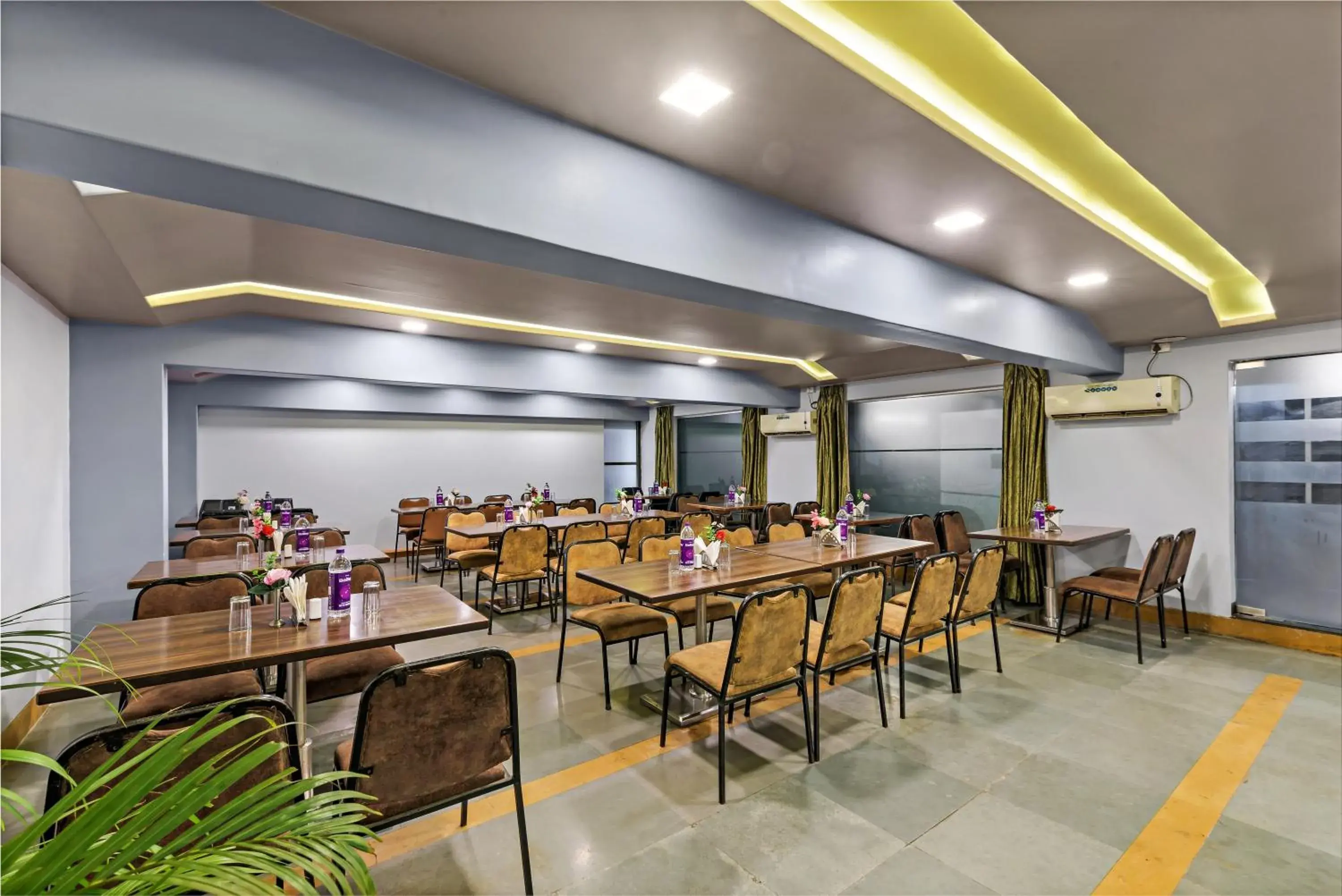 Restaurant/places to eat in Krushnai Resort Restaurant/places to eat in Krushnai Resort