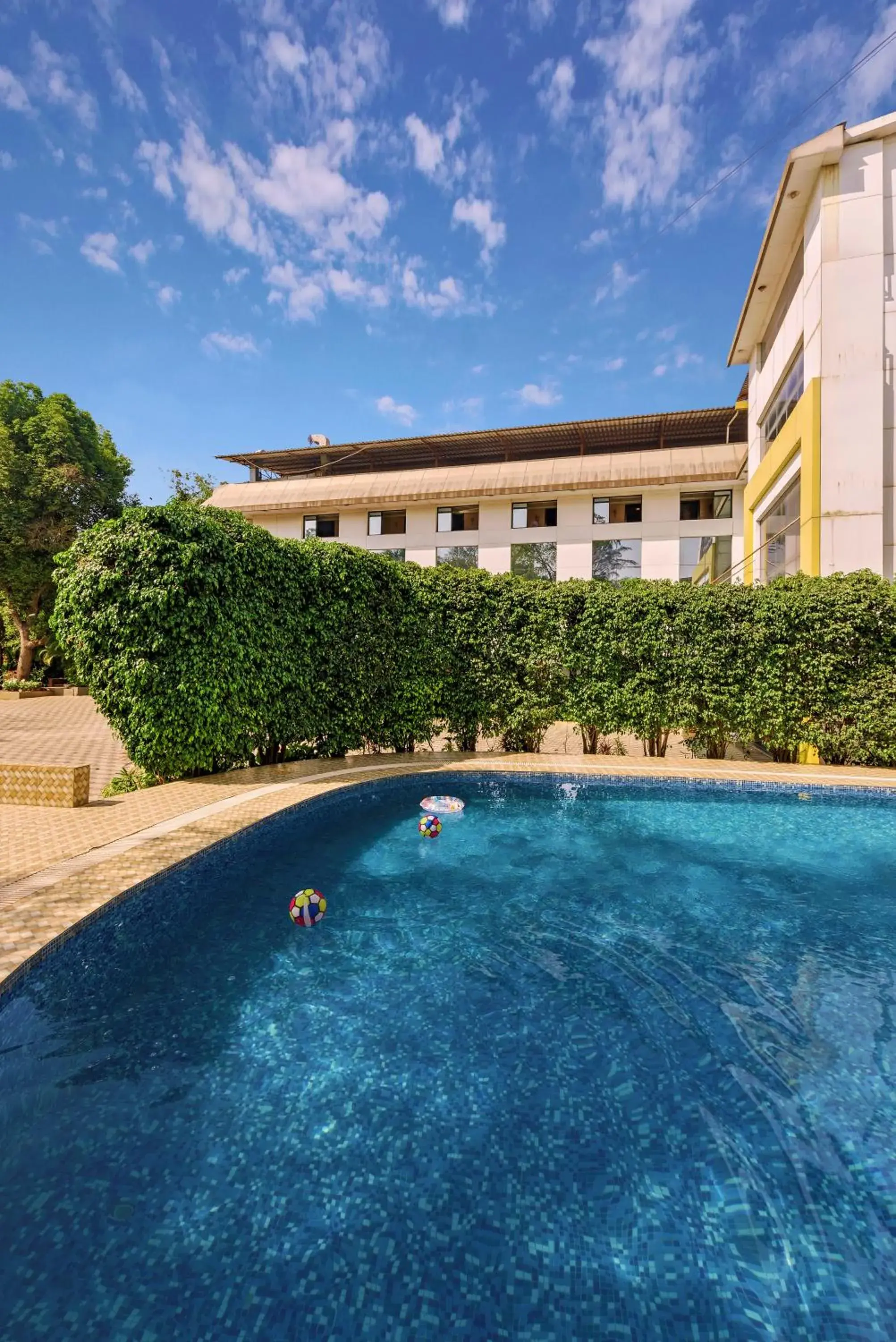 Swimming pool in Krushnai Resort Swimming pool in Krushnai Resort