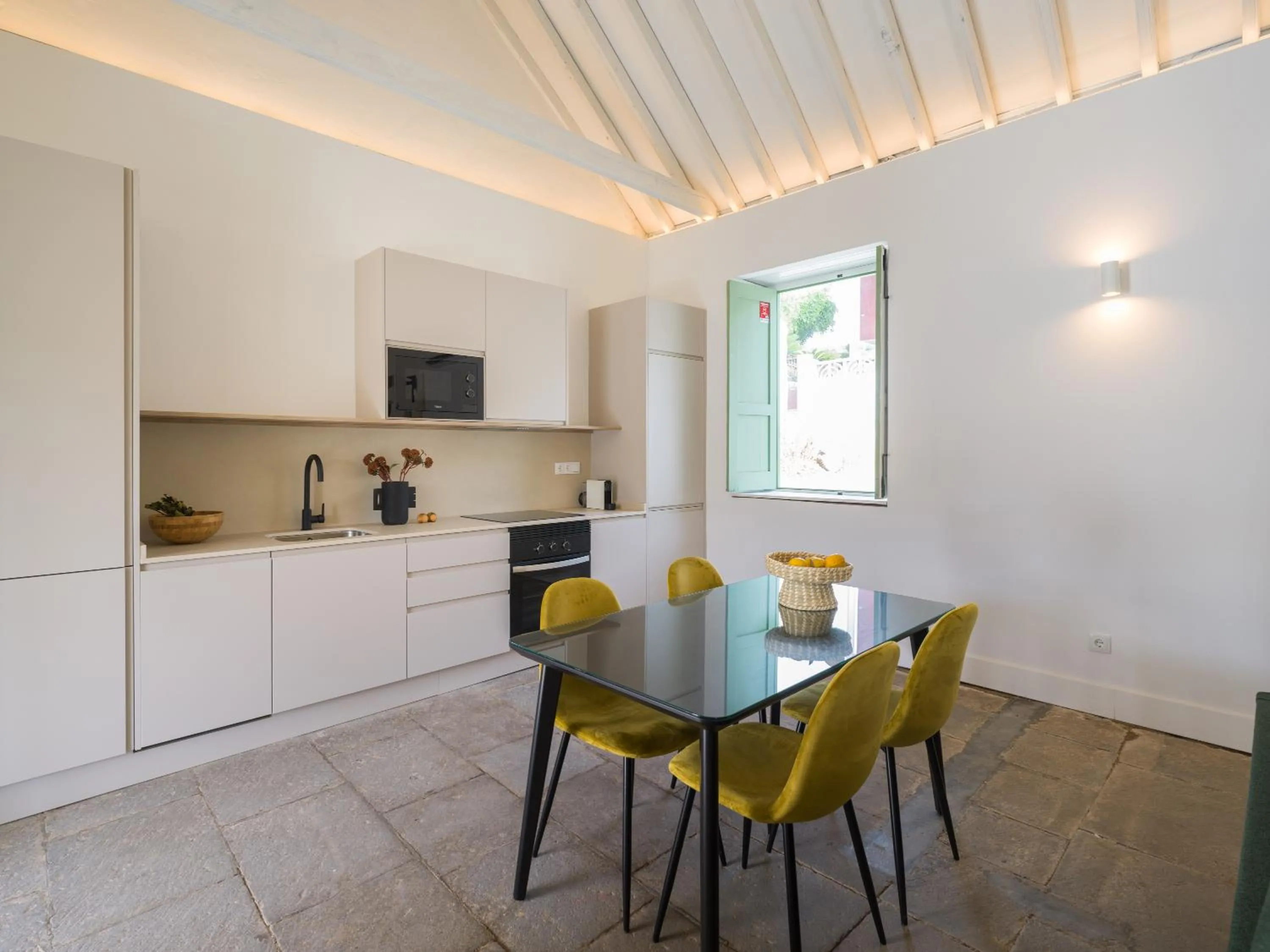Kitchen or kitchenette in Agroturismo Suites Hacienda los Olivos