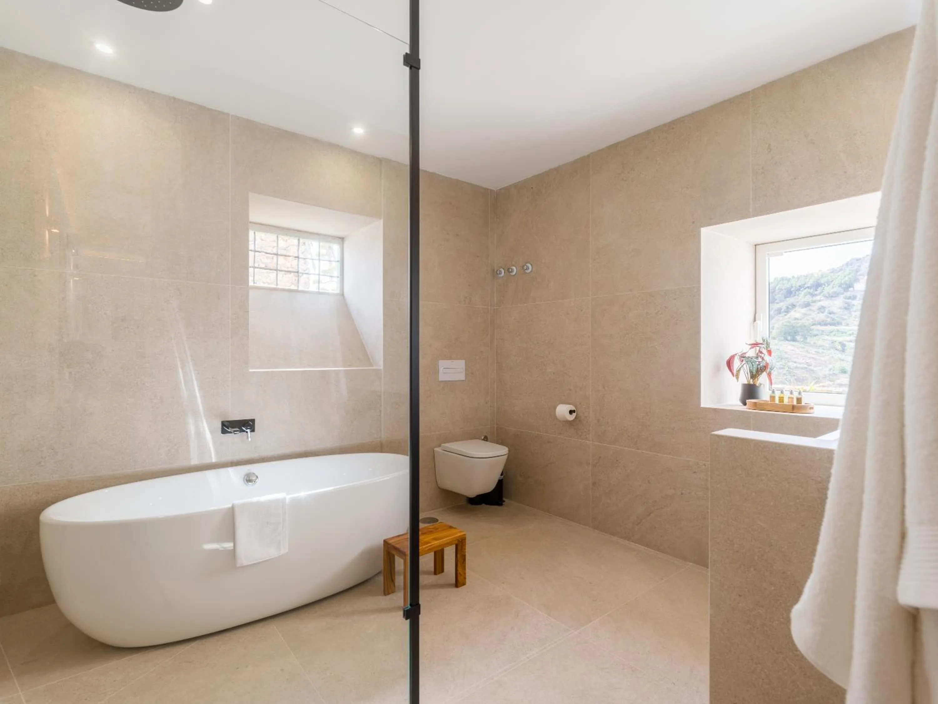 Shower in Agroturismo Suites Hacienda los Olivos