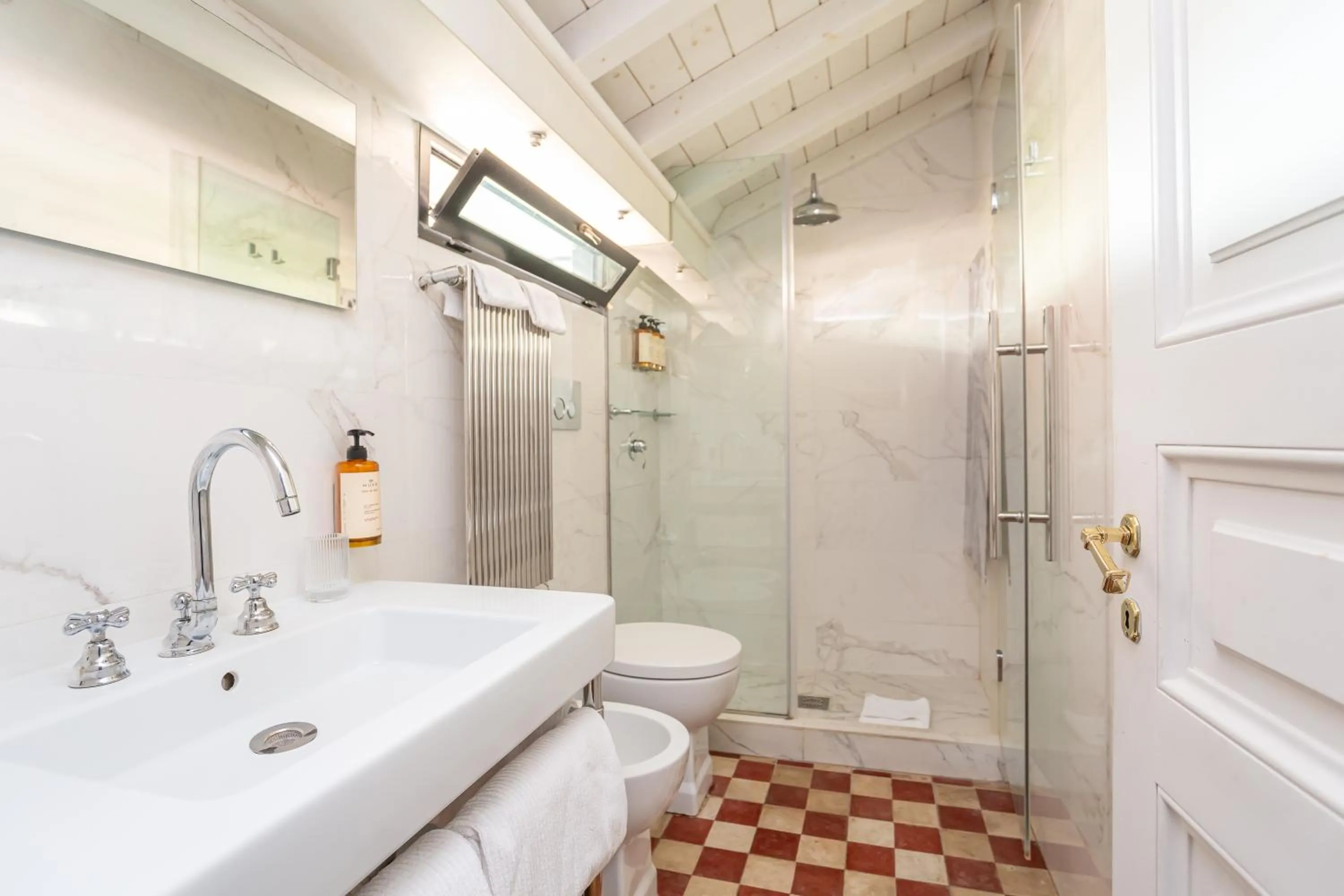 Bathroom in Hotel The Corner Roma