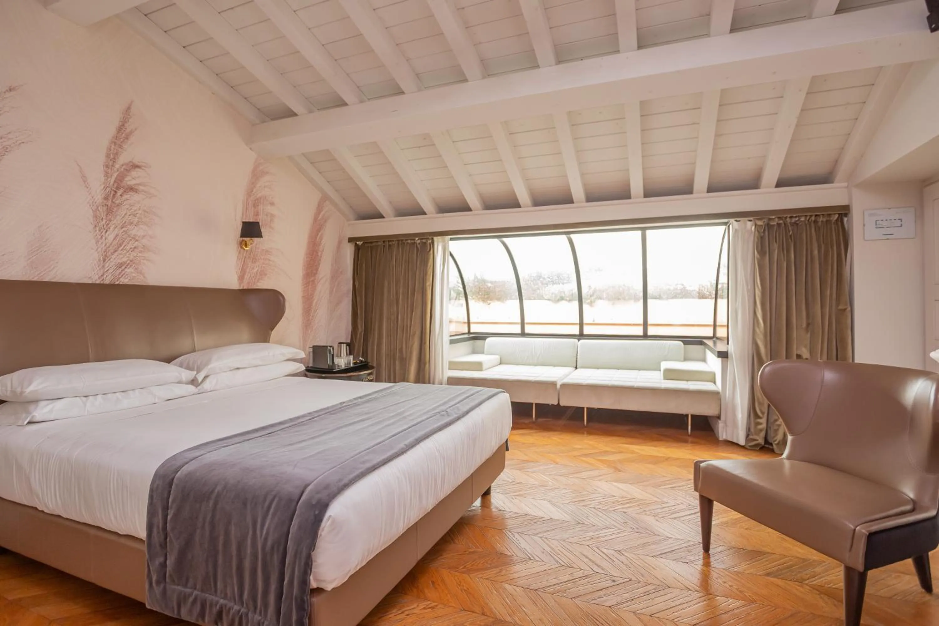 Photo of the whole room, Bed in Hotel The Corner Roma