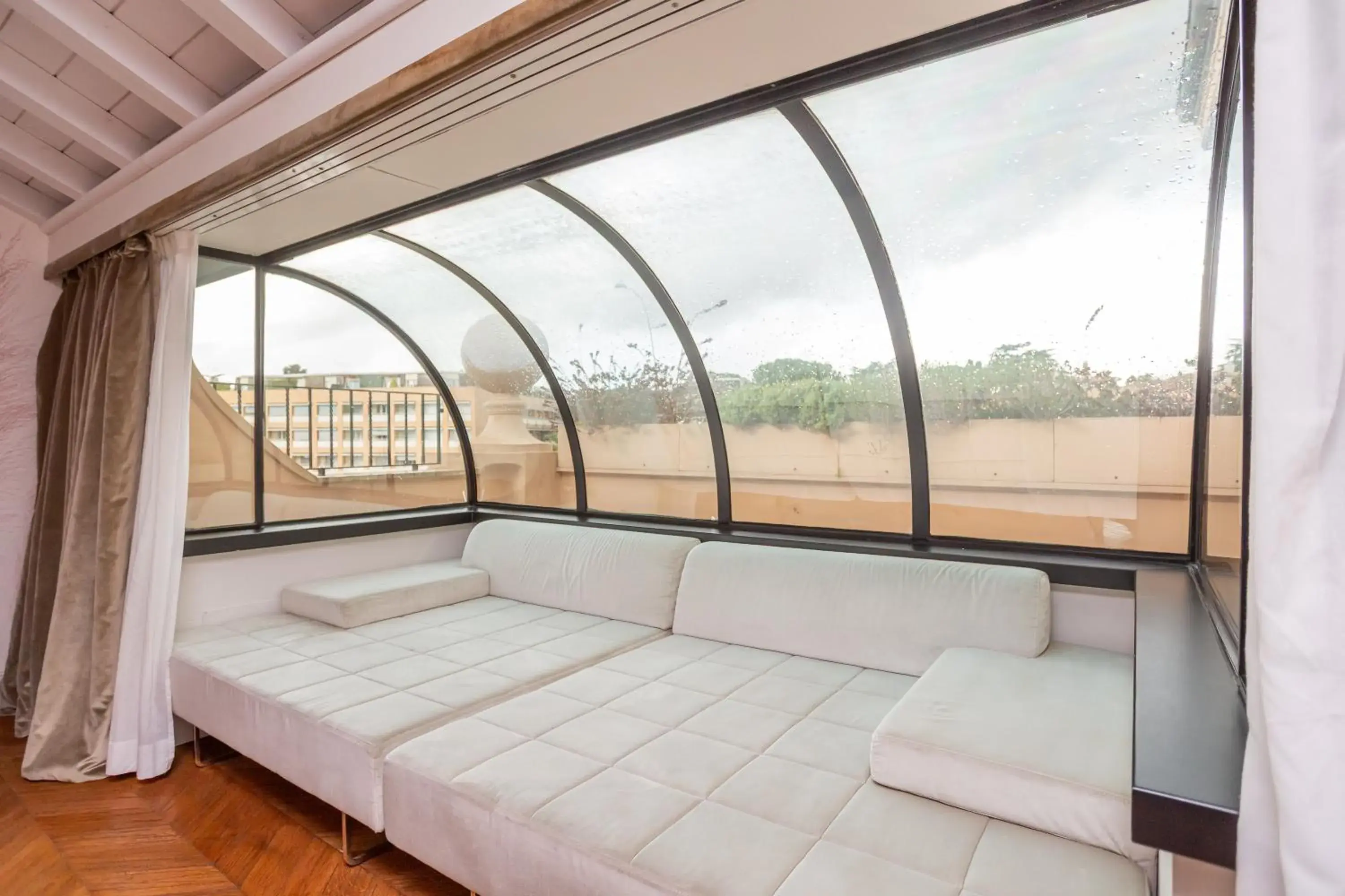 View (from property/room), Bed in Hotel The Corner Roma View (from property/room), Bed in Hotel The Corner Roma