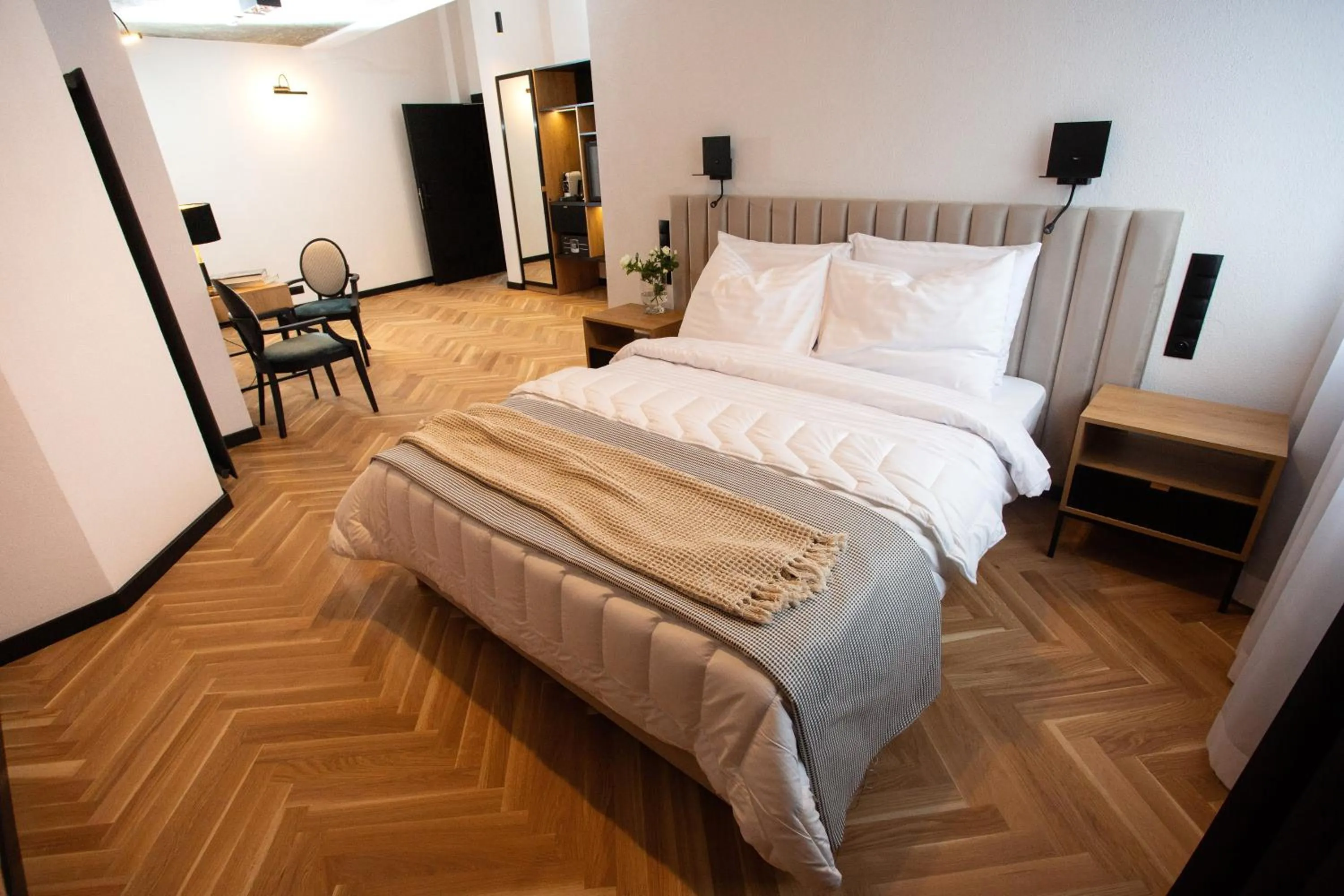 Photo of the whole room, Bed in HOTEL TEATR