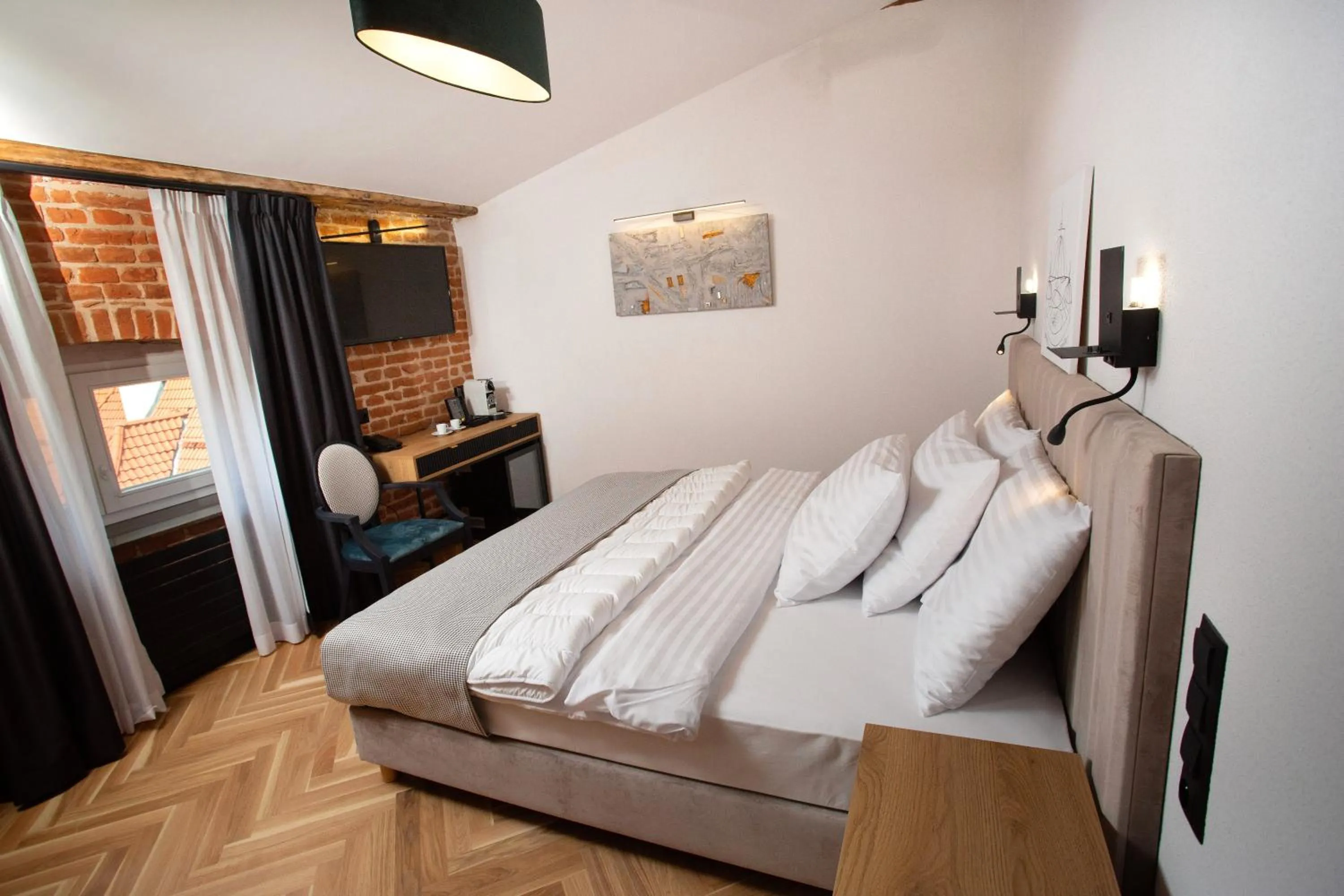 Seating area, Bed in HOTEL TEATR