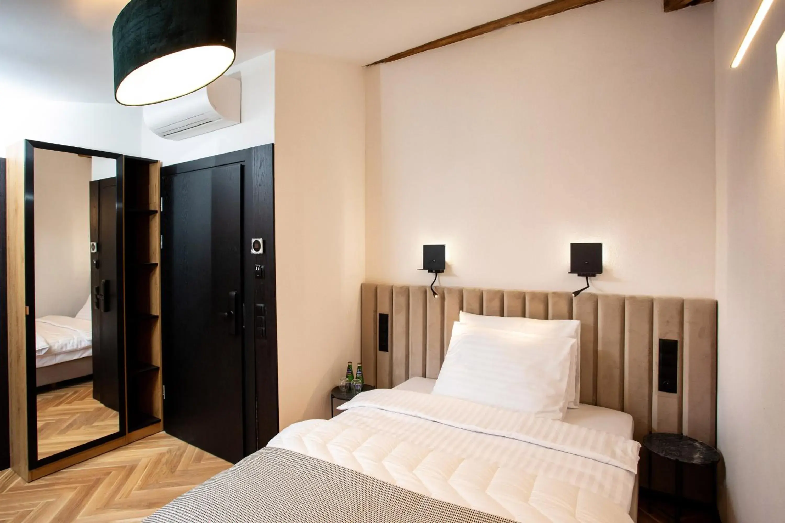 Bed in HOTEL TEATR Bed in HOTEL TEATR