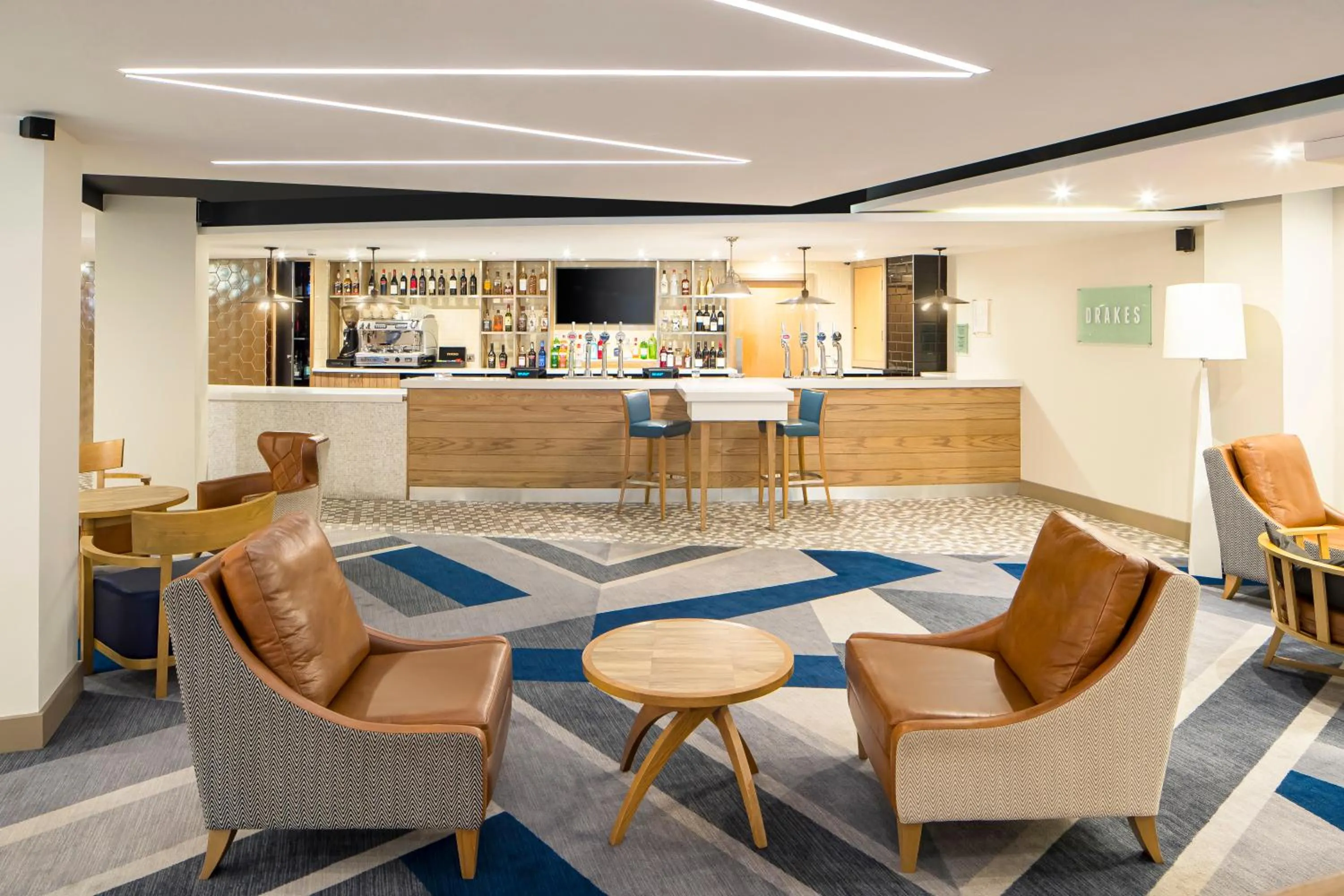 Lounge or bar in Crowne Plaza Plymouth by IHG