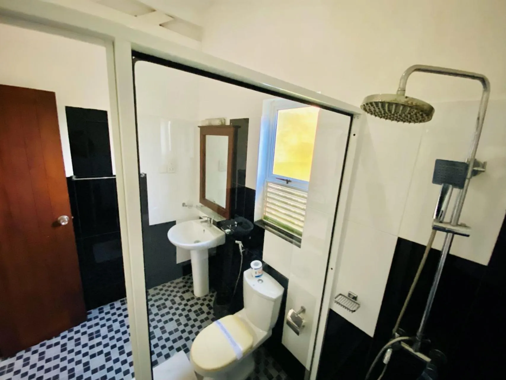 Shower in Ceylan Lodge