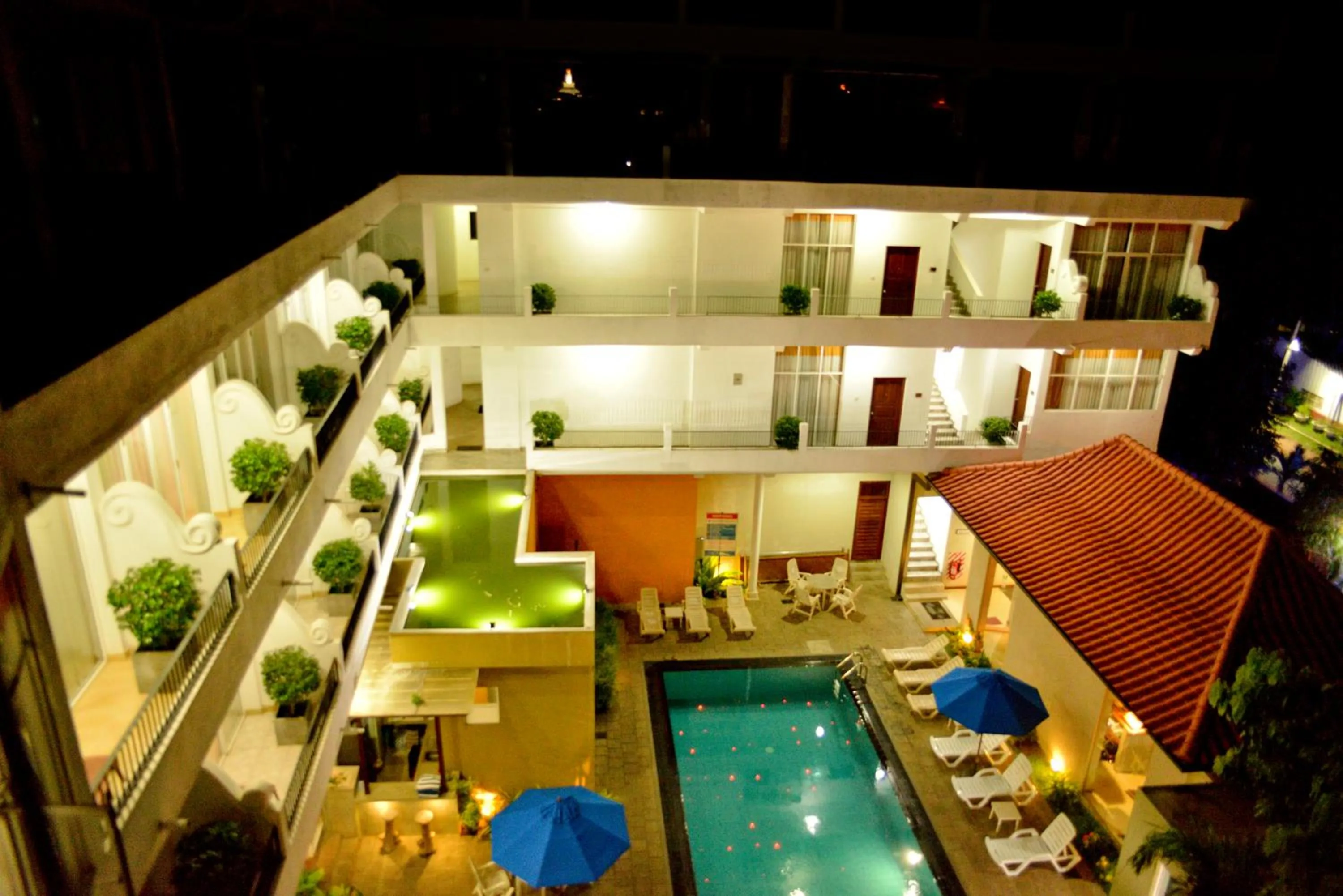 Swimming pool in Ceylan Lodge