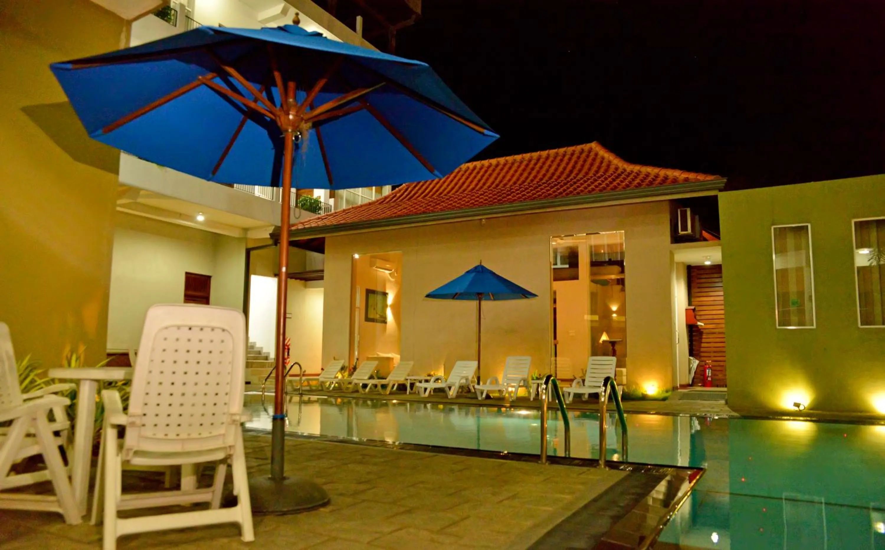 Swimming pool in Ceylan Lodge