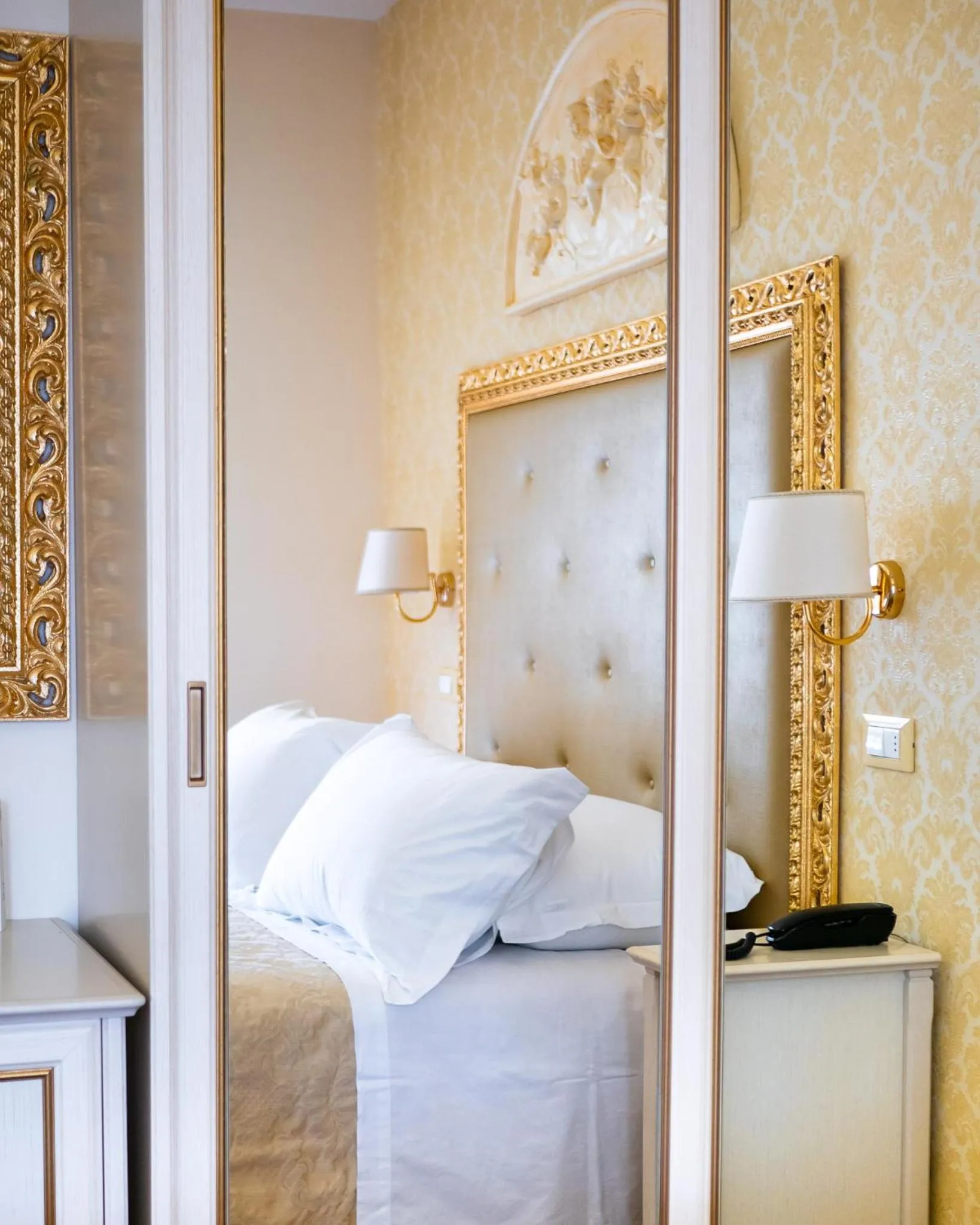 Bed in Hotel Mazzanti