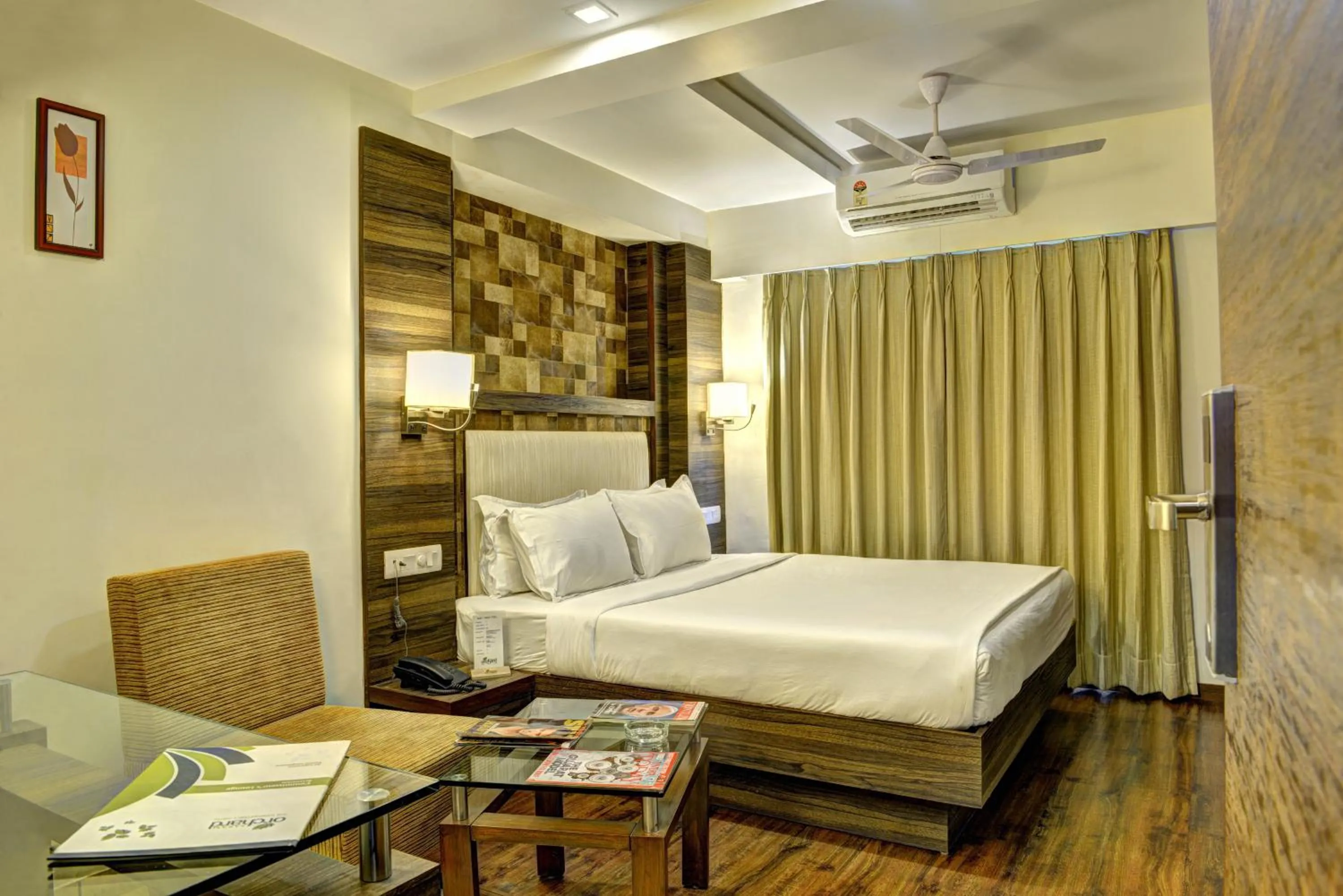 Bedroom, Bed in Hotel Aaram Orchard