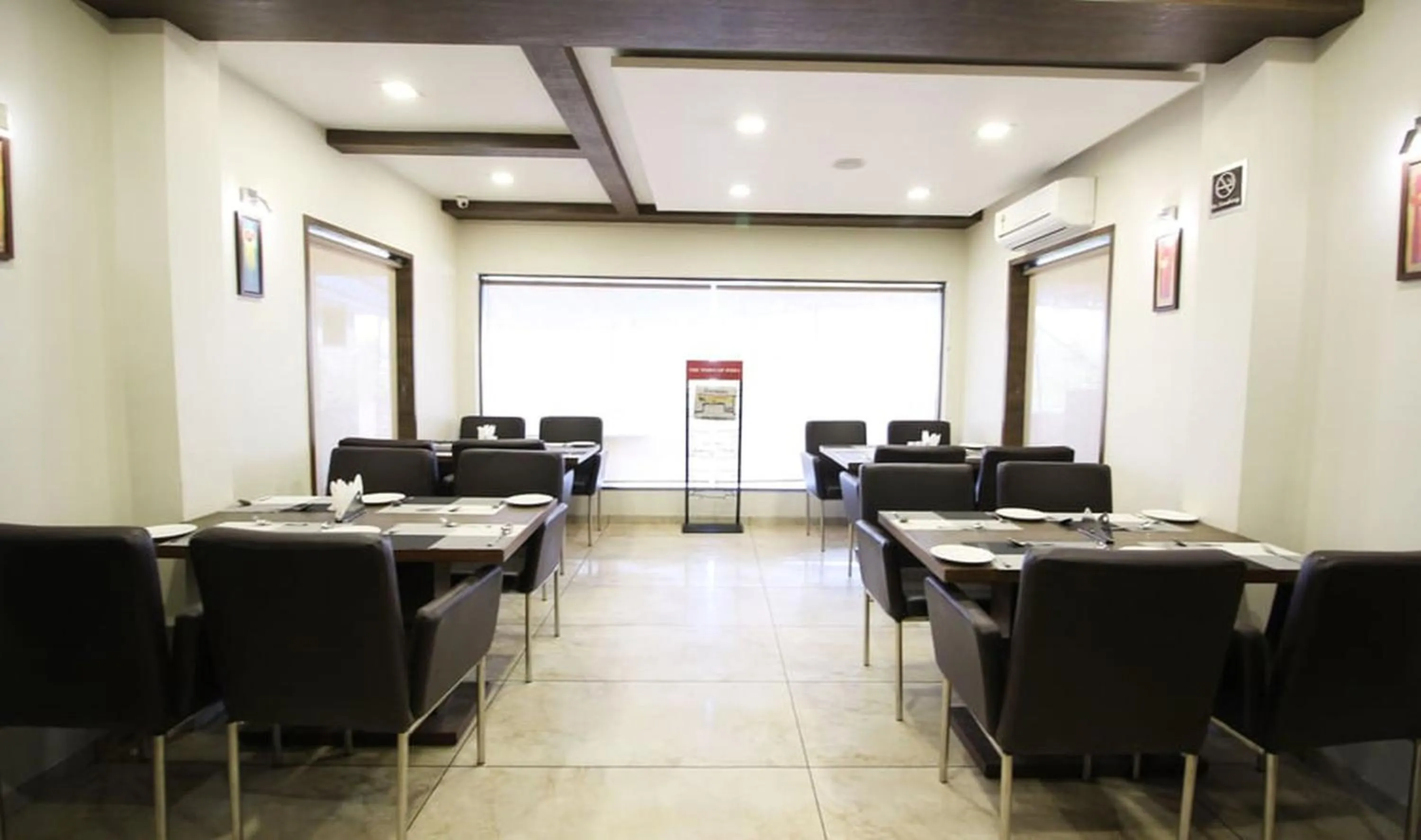 Restaurant/places to eat in Hotel Aaram Orchard