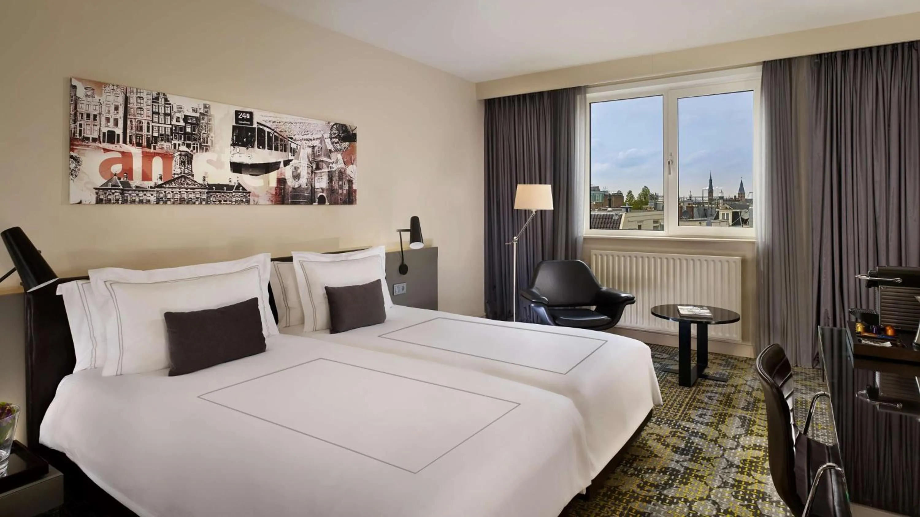 Photo of the whole room, Bed in Park Plaza Victoria Amsterdam