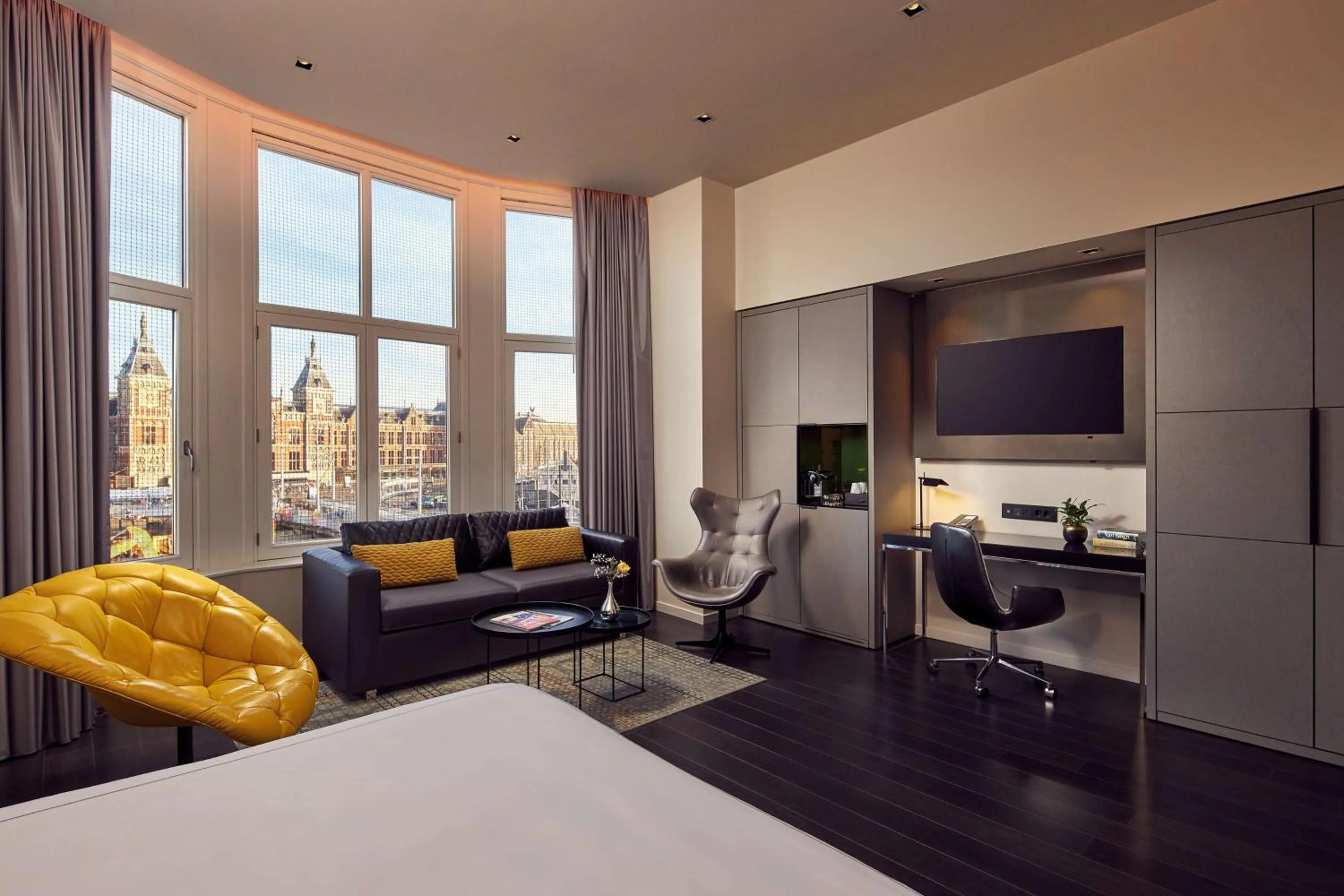 Photo of the whole room, Bed in Park Plaza Victoria Amsterdam