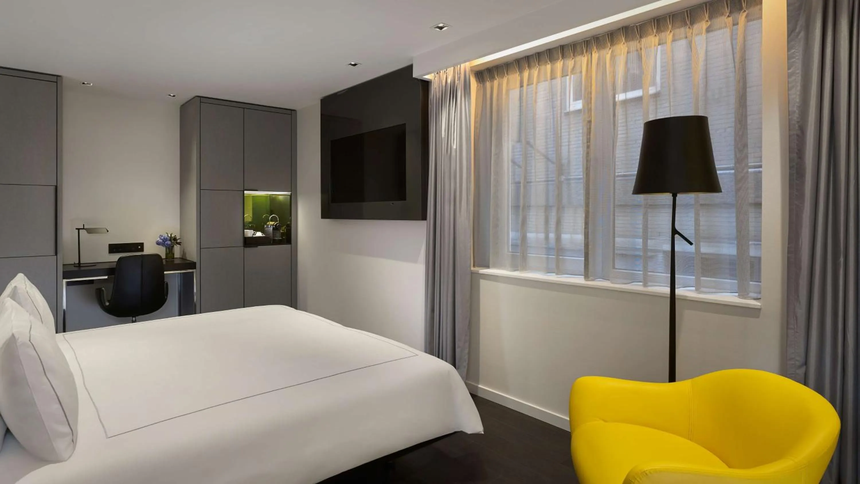 Photo of the whole room, Bed in Park Plaza Victoria Amsterdam
