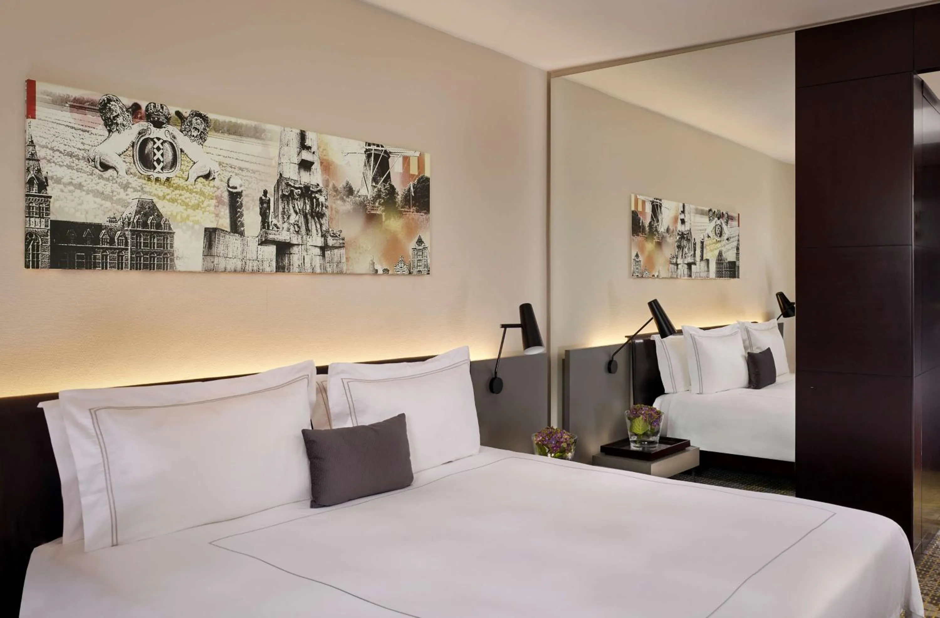 Photo of the whole room, Bed in Park Plaza Victoria Amsterdam