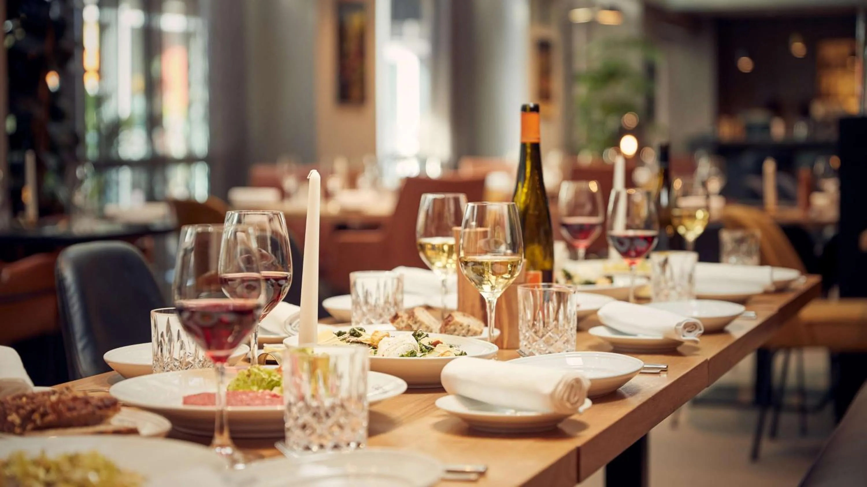 Restaurant/places to eat in Park Plaza Victoria Amsterdam