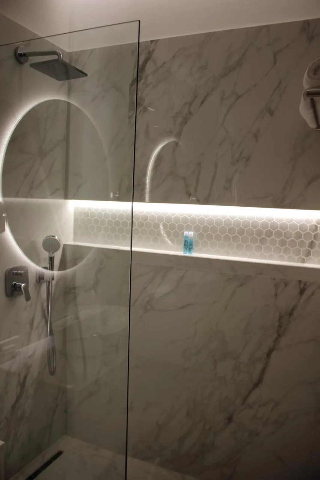 Bathroom in Hotel Monarch