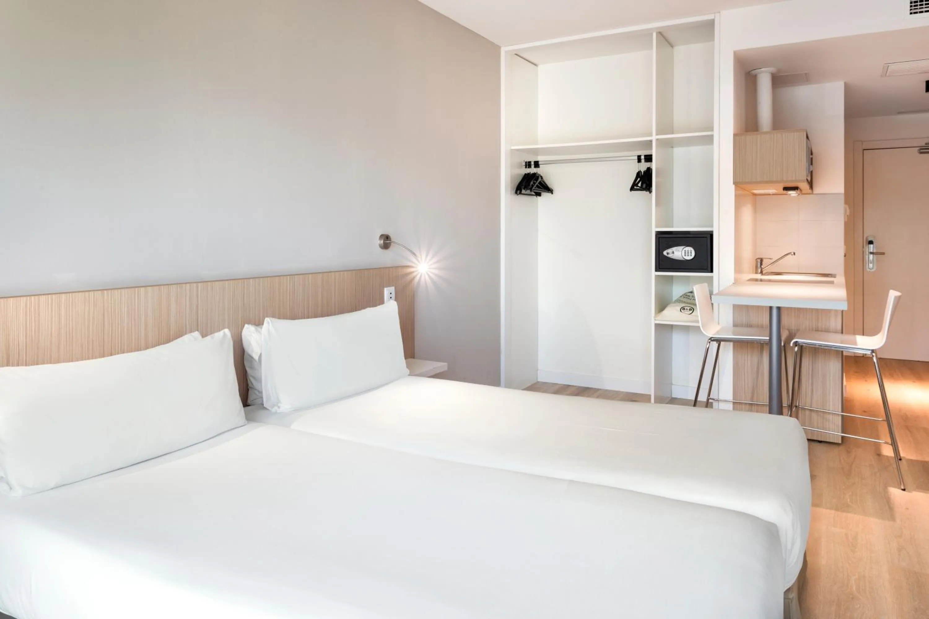 Bed in B&B HOTEL Barcelona Sant Cugat