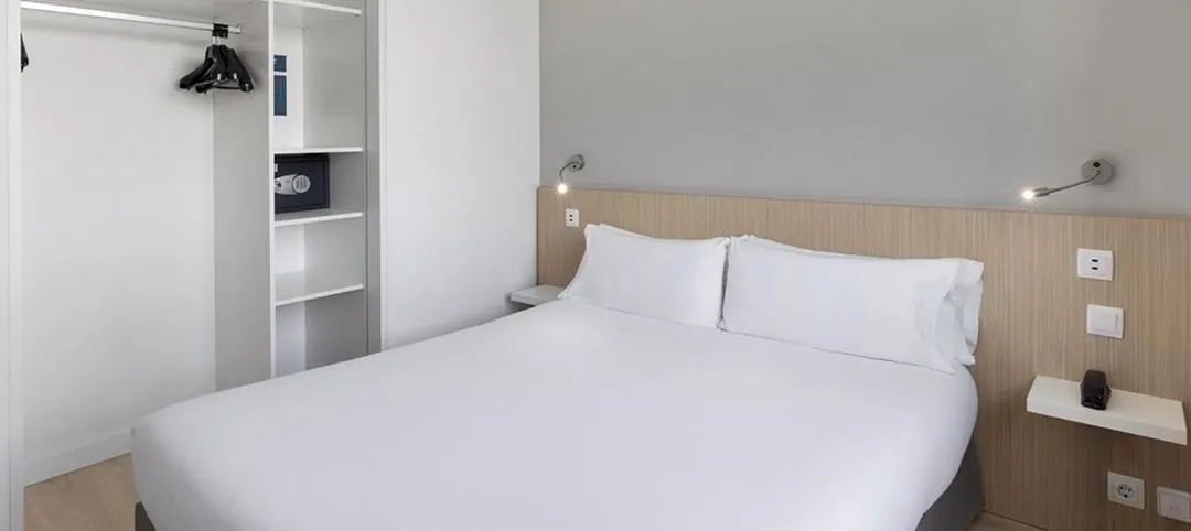 Bed in B&B HOTEL Barcelona Sant Cugat