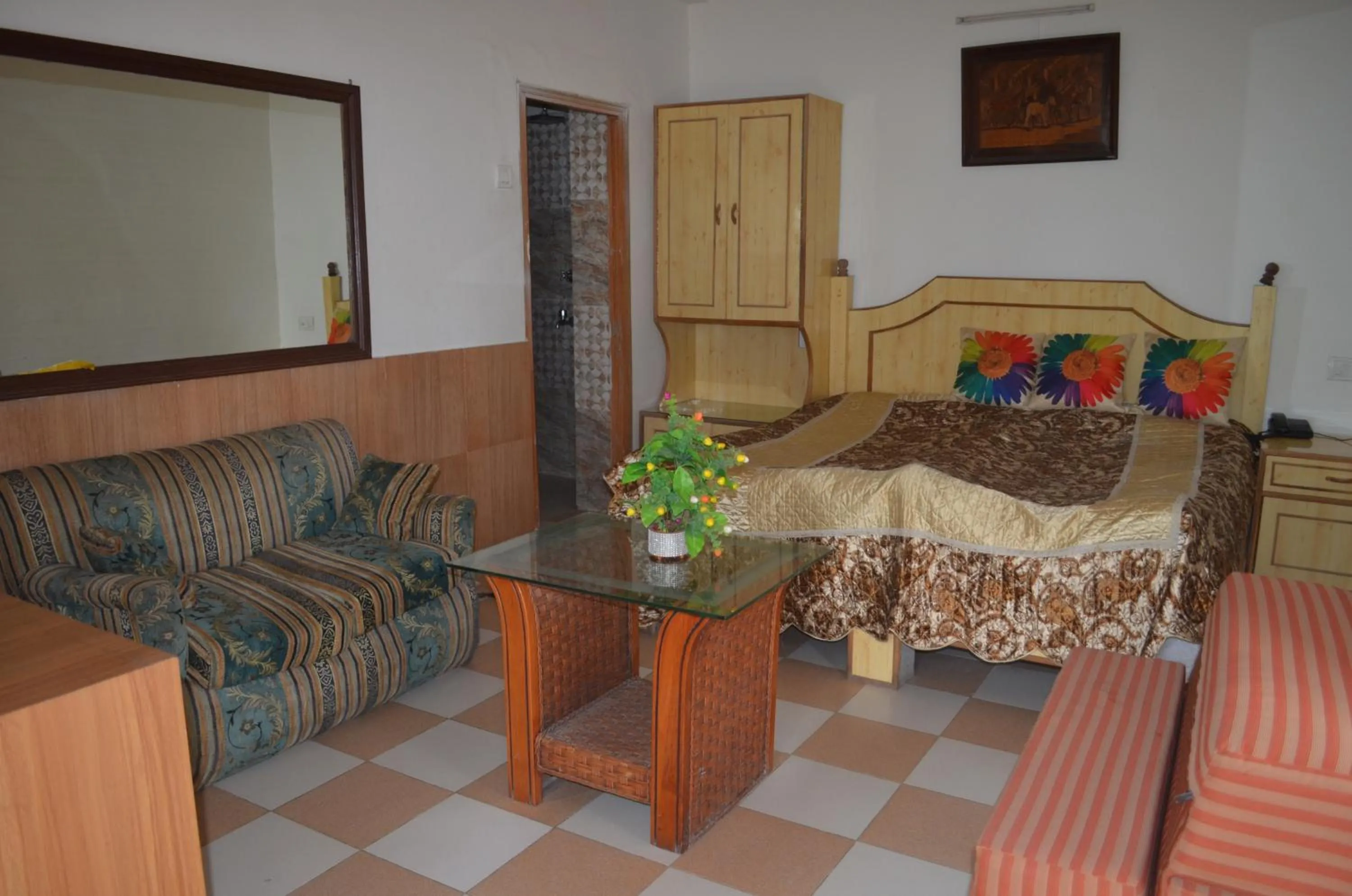 Bed in Hotel Centre Point Resorts Palampur