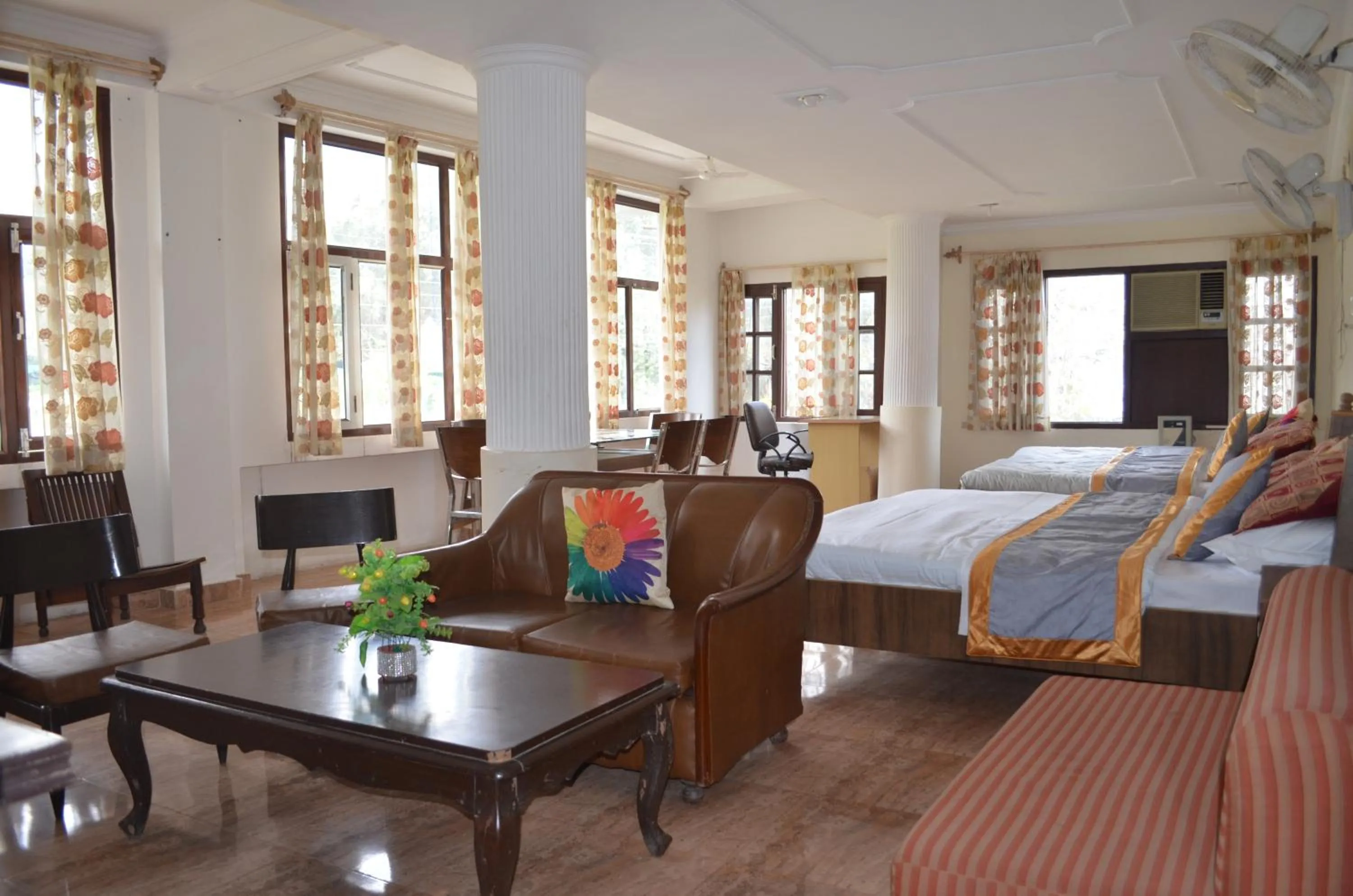 Bed in Hotel Centre Point Resorts Palampur