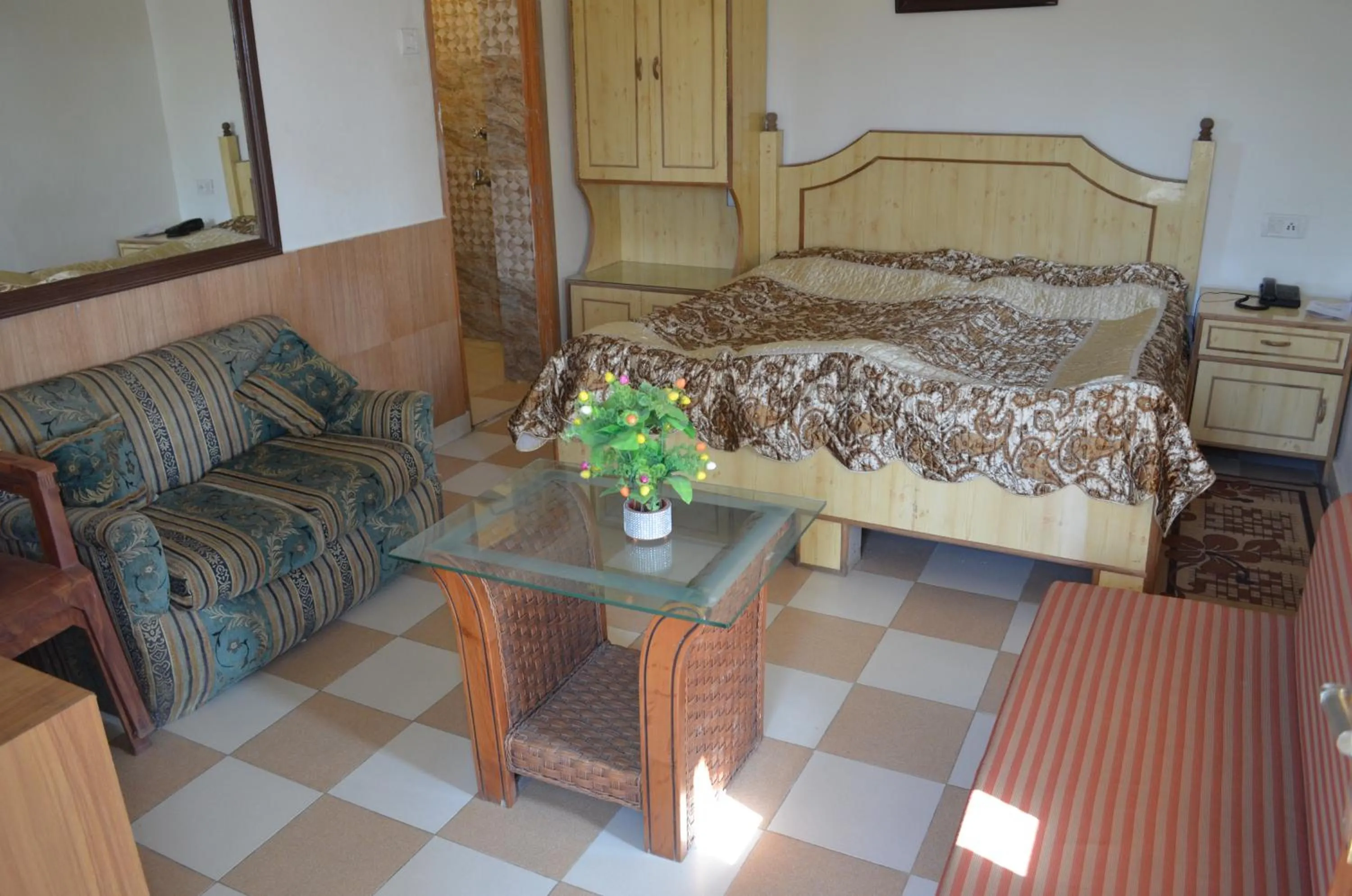 Bed in Hotel Centre Point Resorts Palampur