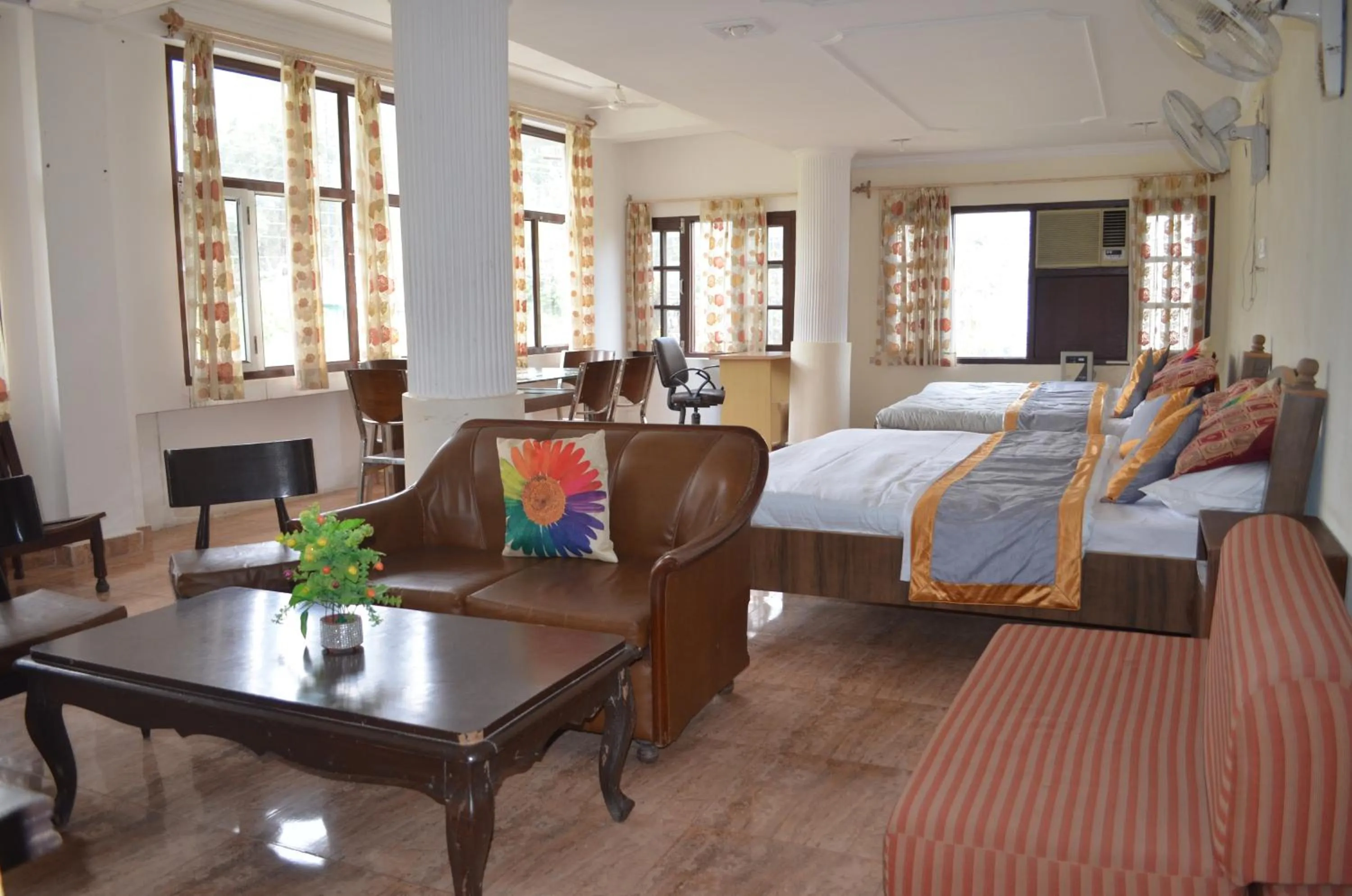 Bedroom, Bed in Hotel Centre Point Resorts Palampur