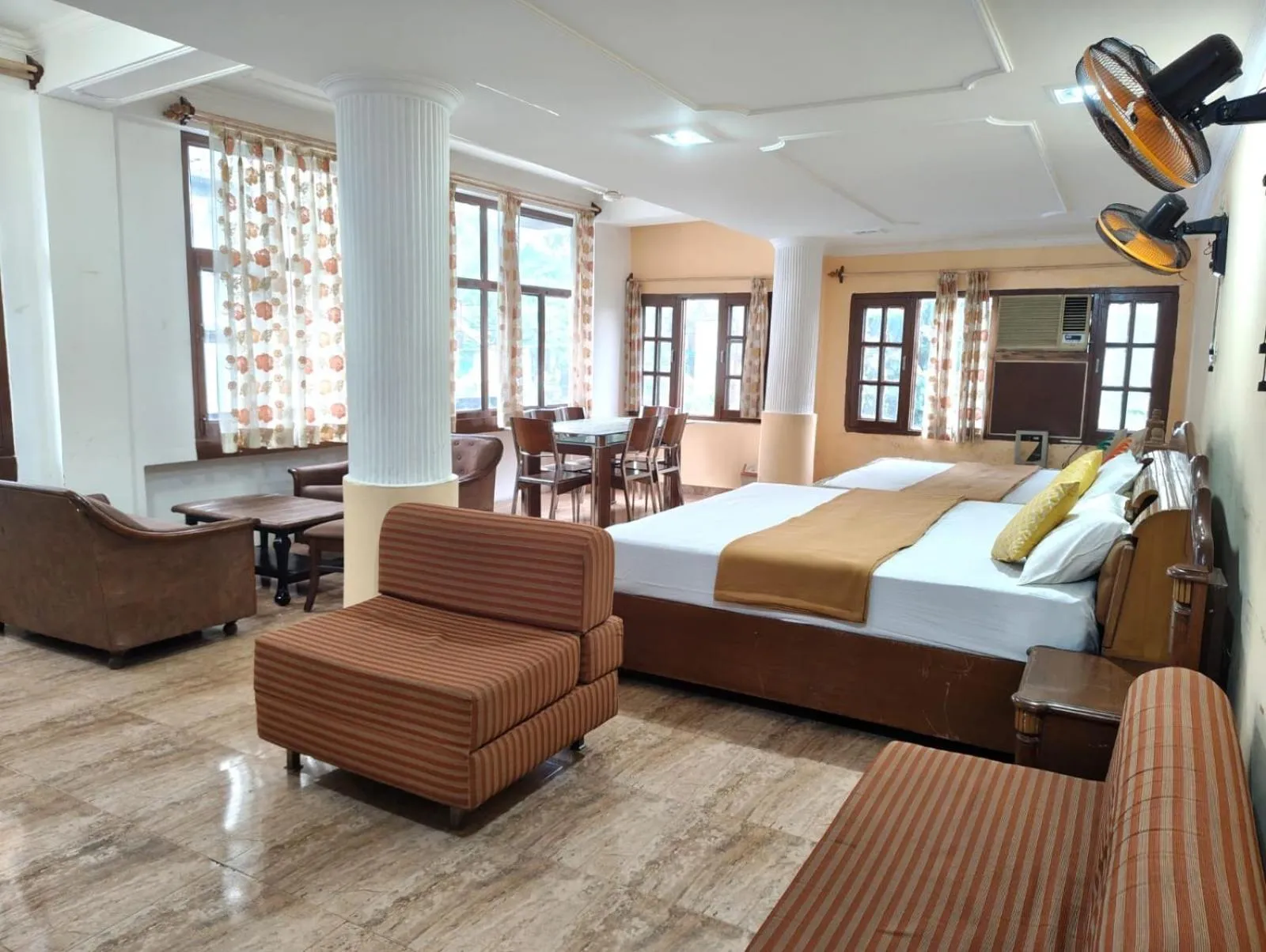 Bed in Hotel Centre Point Resorts Palampur
