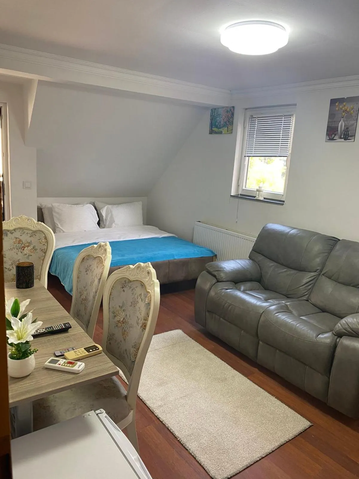 Seating area, Bed in Hotel City Rooms Prishtina