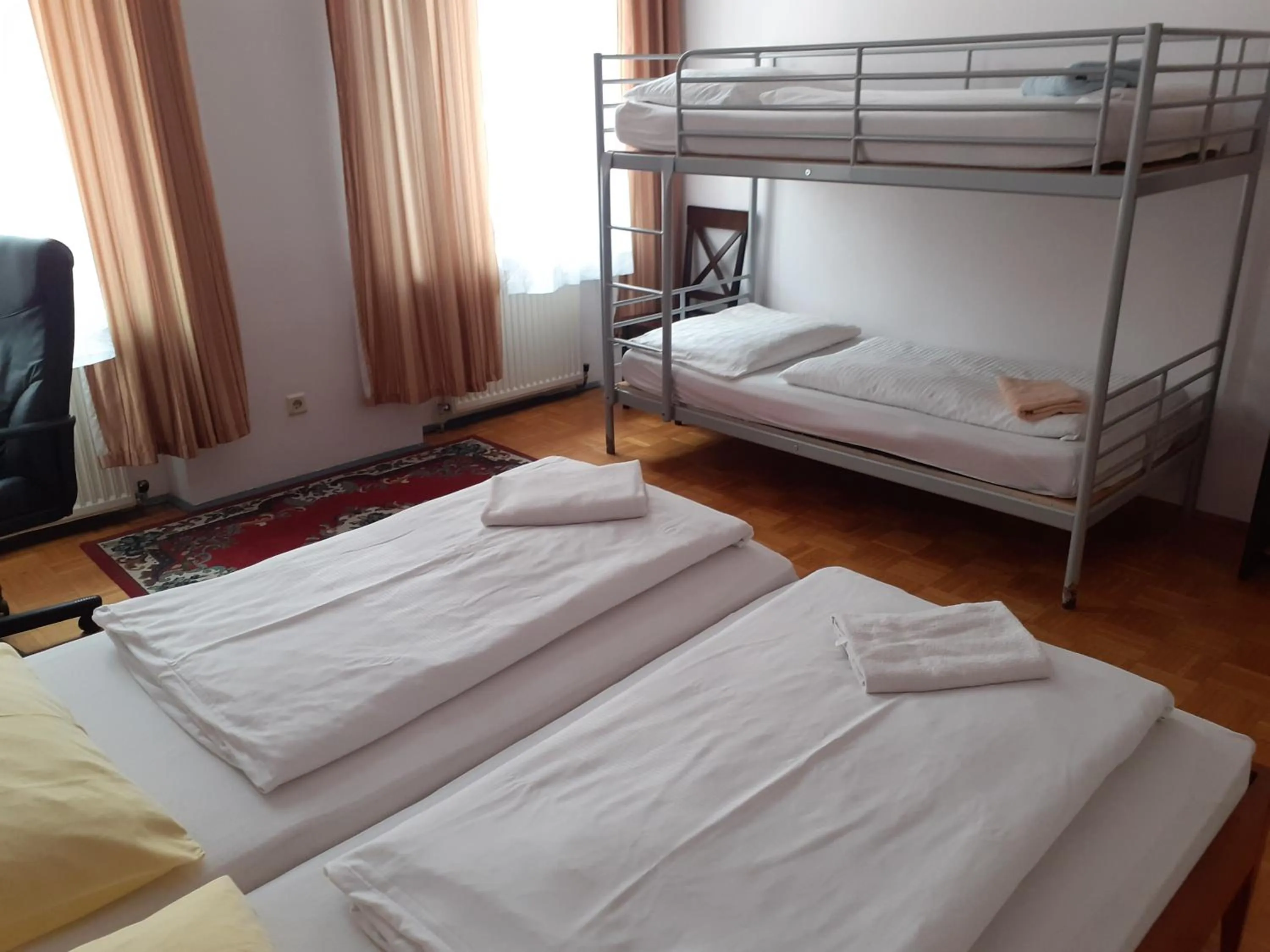 Bedroom, Bed in HappyHostel