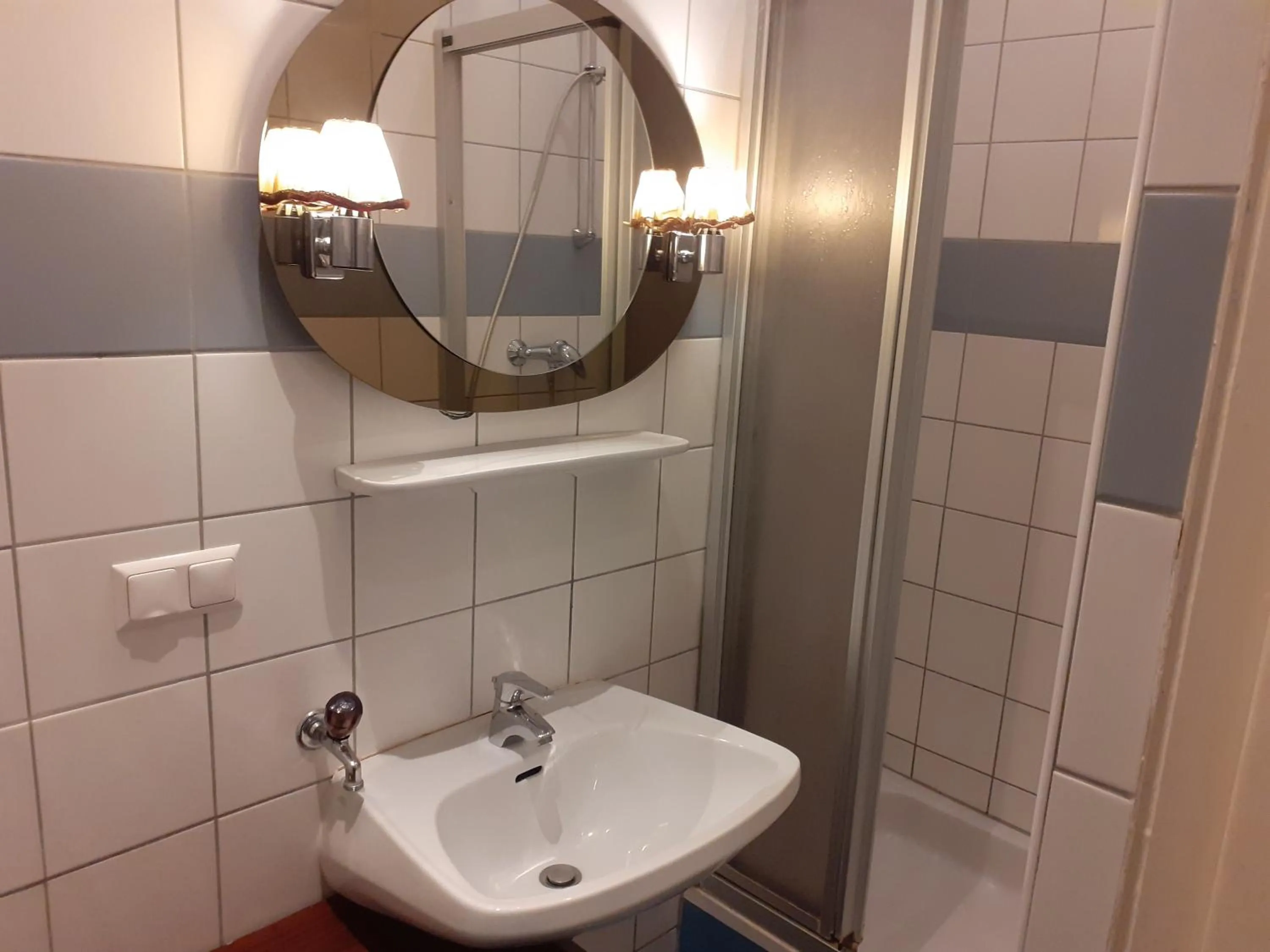 Bathroom in HappyHostel