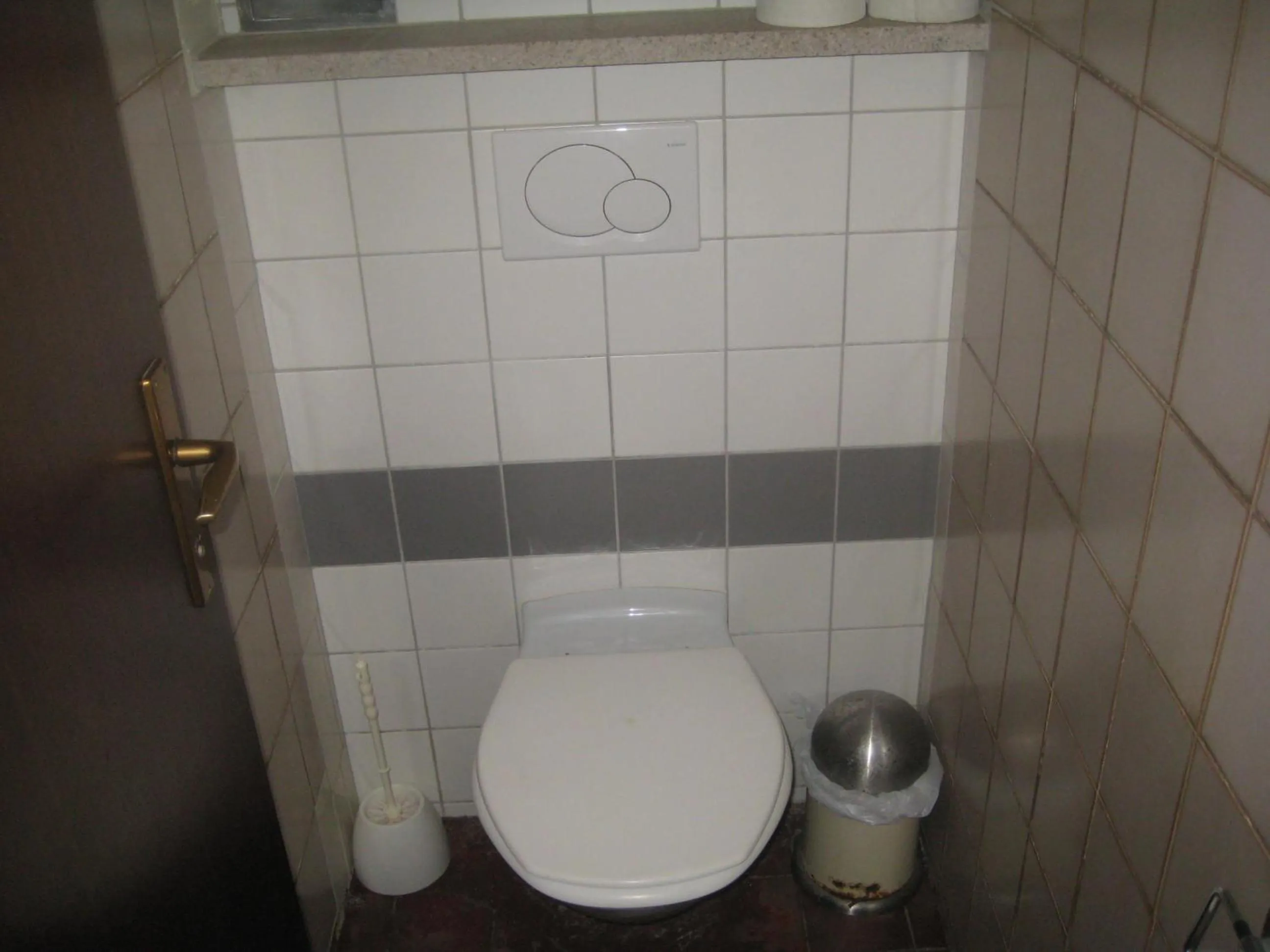 Toilet in HappyHostel